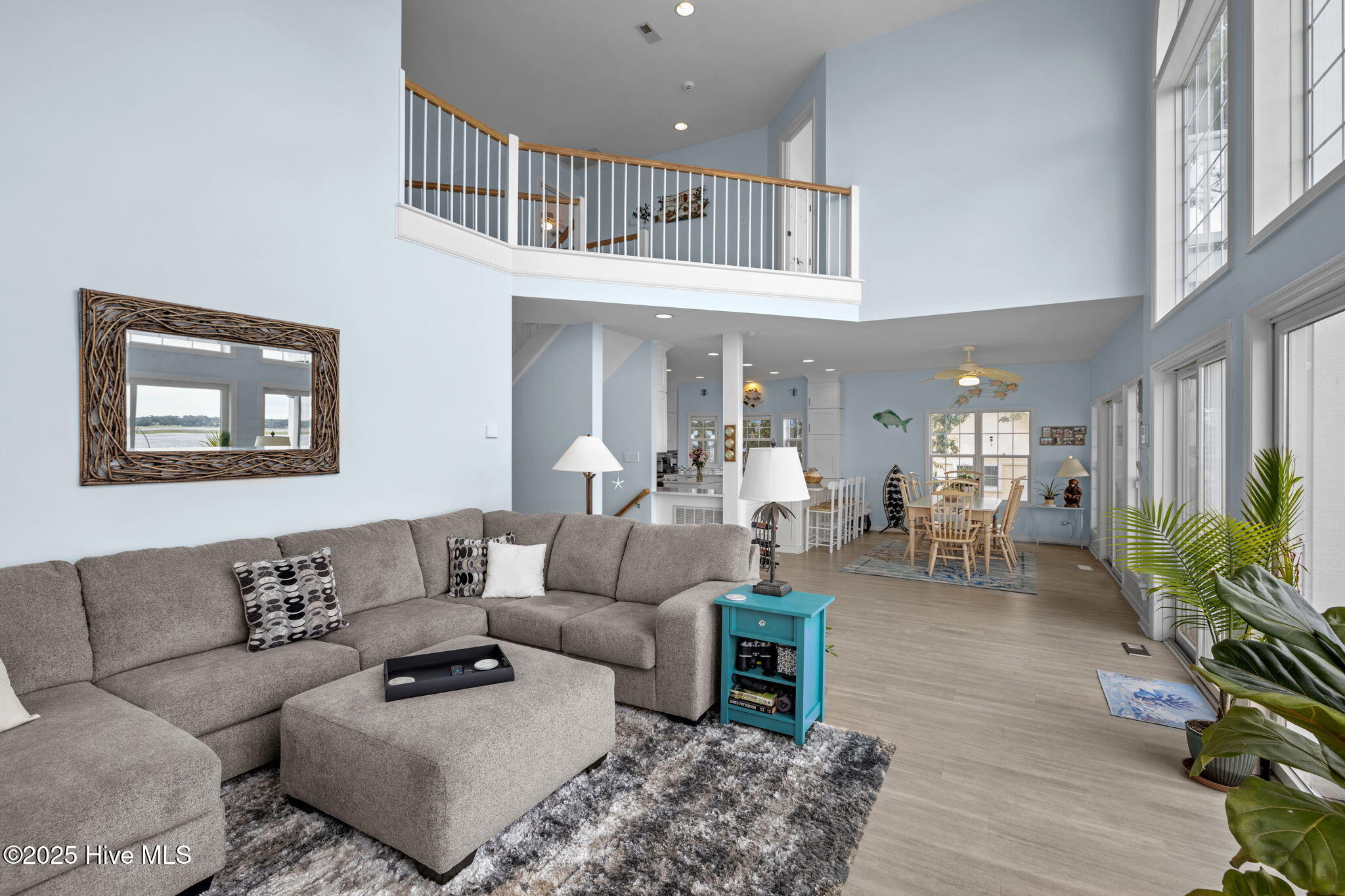 100526742 | Photo 27