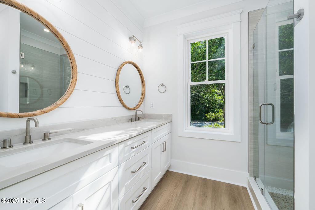 100564939 | Photo 23