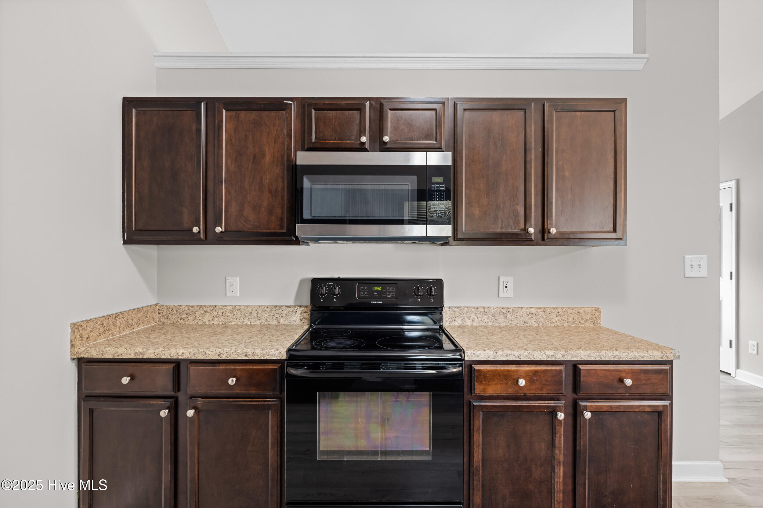 100568502 | Photo 14