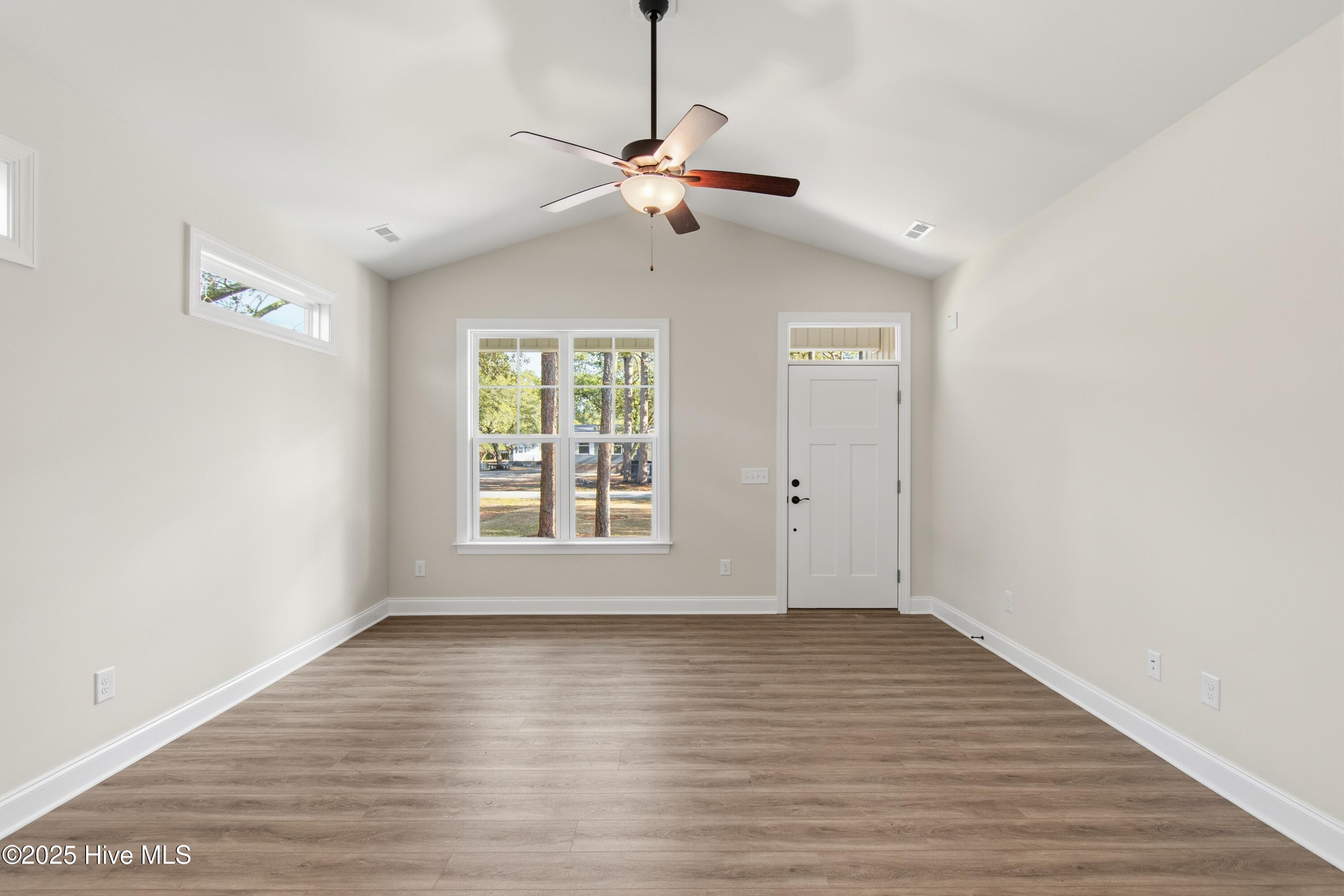 100505840 | Photo 12