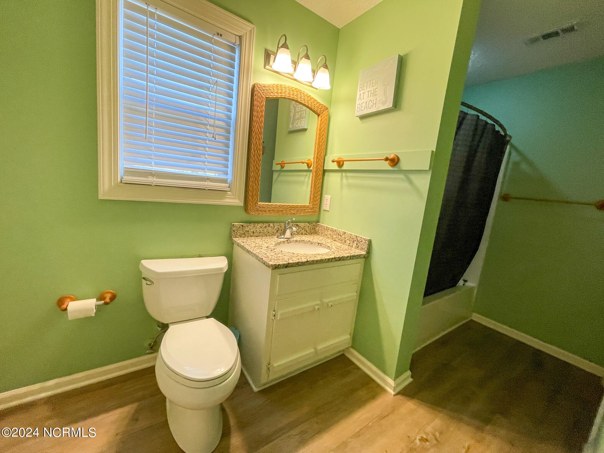 100547664 | Photo 32