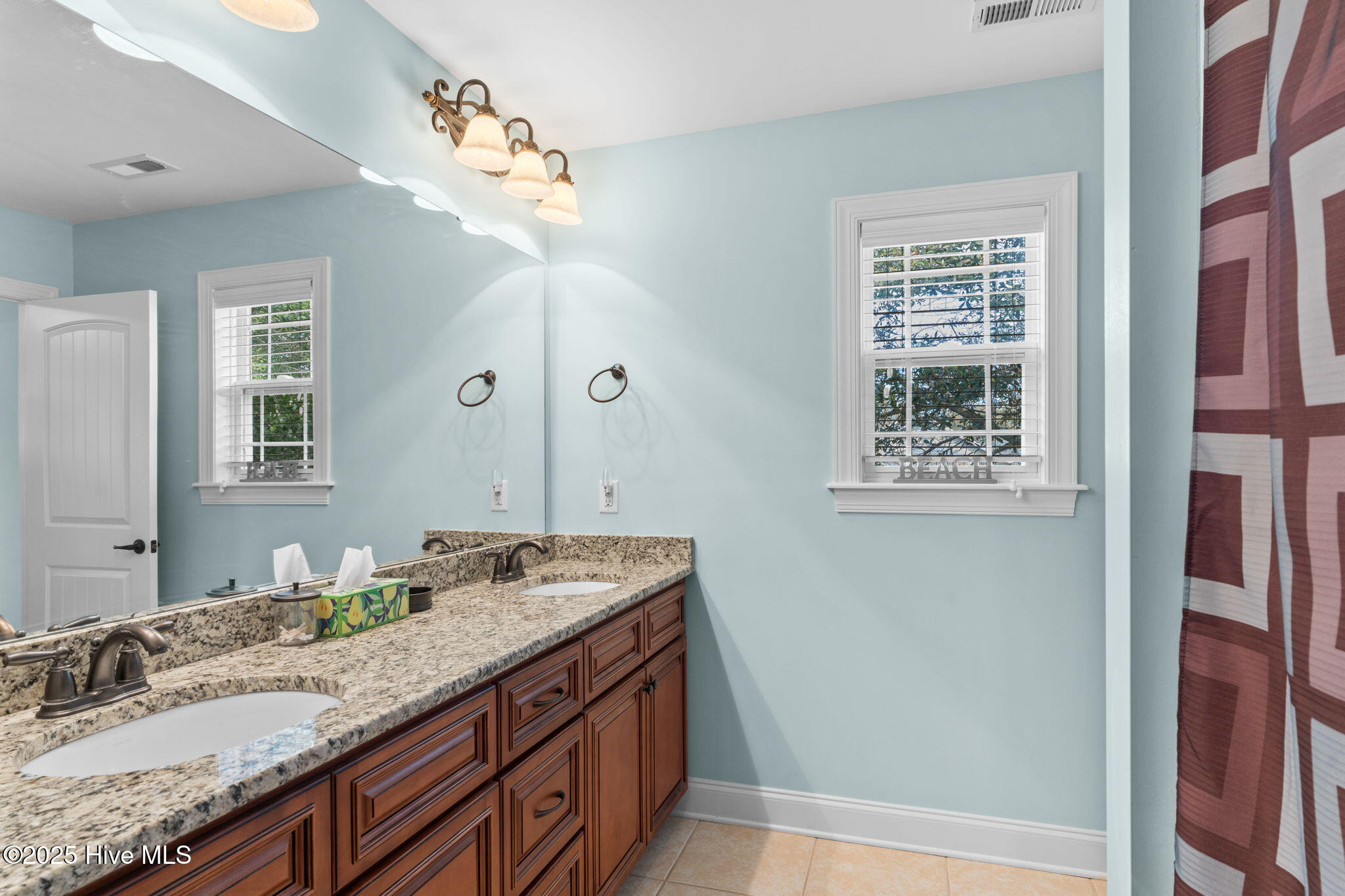 100546852 | Photo 30