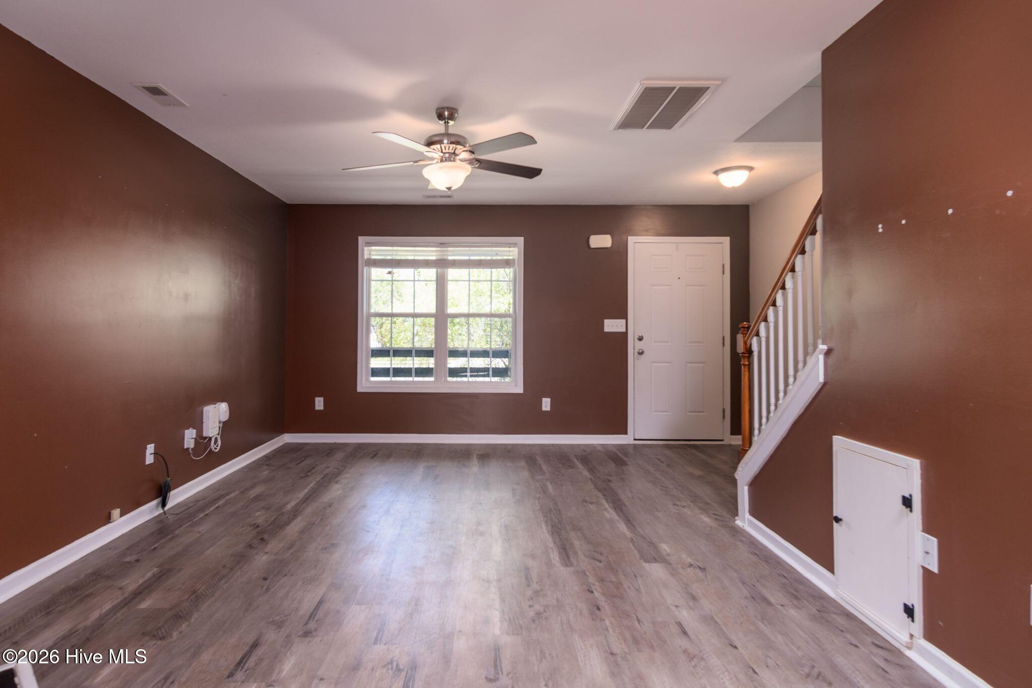 100569961 | Photo 12