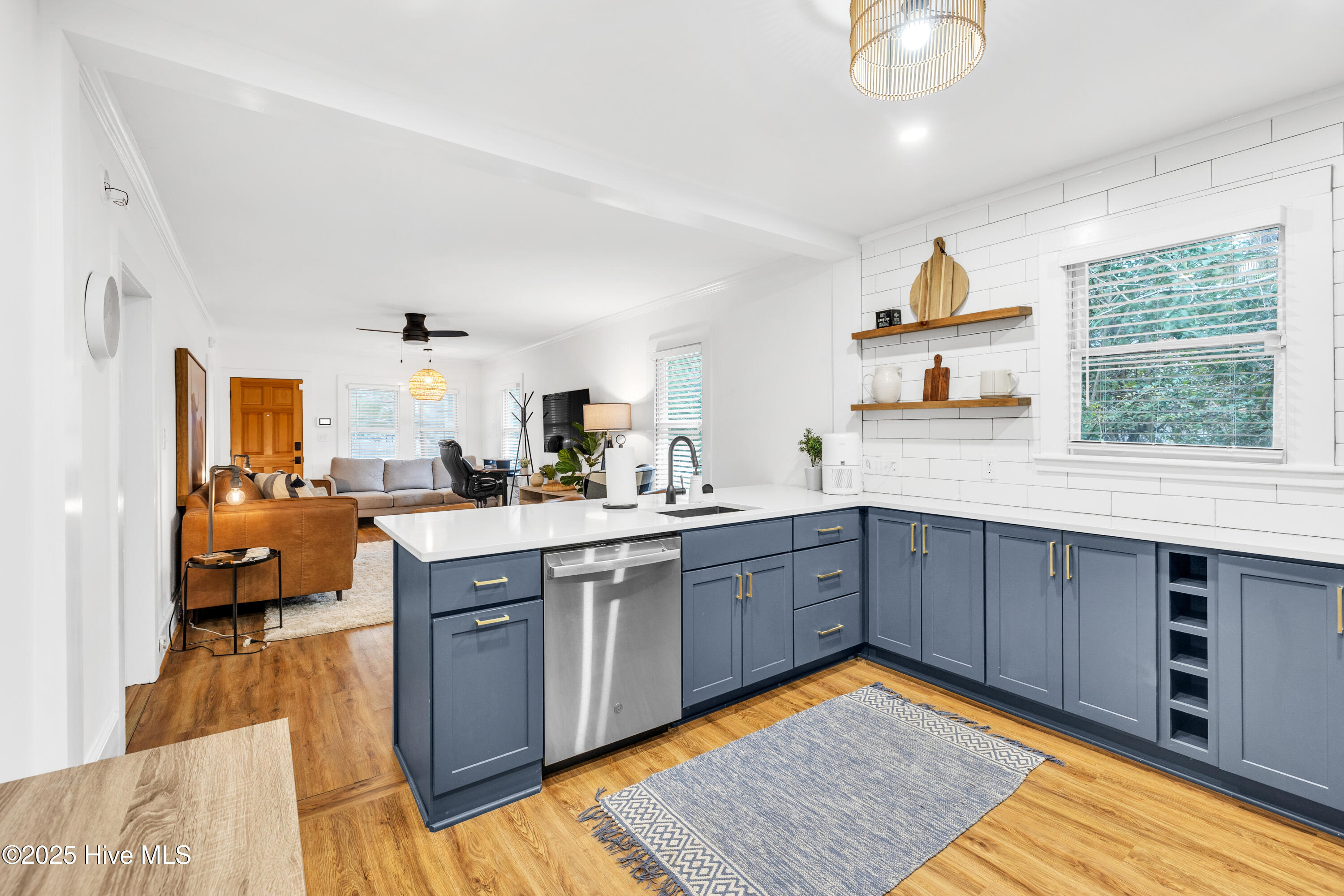 100546596 | Photo 13