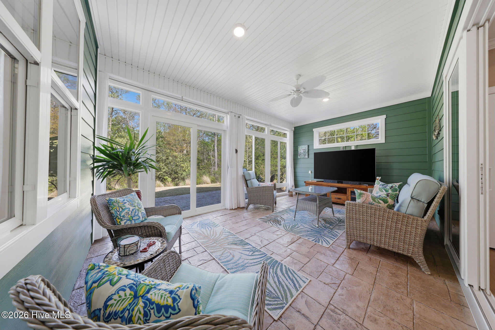 100564757 | Photo 20