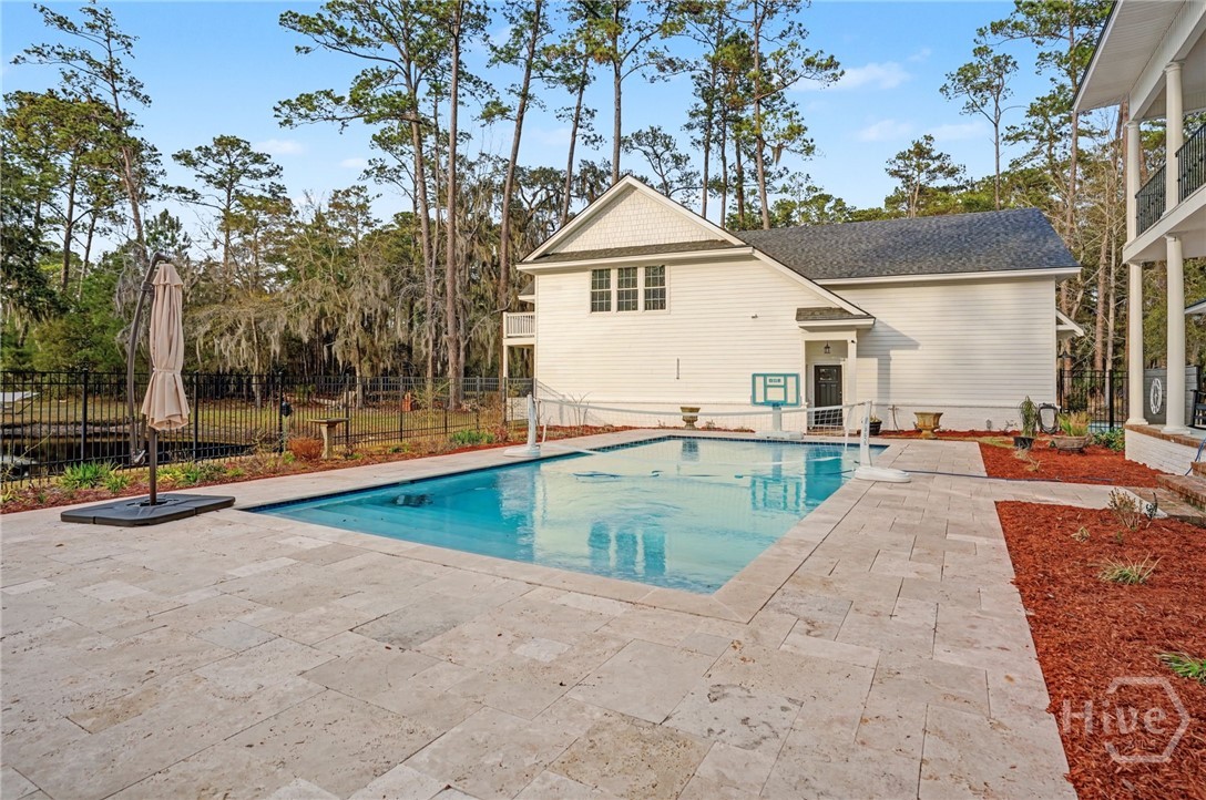 Separate Guest House off the Pool

