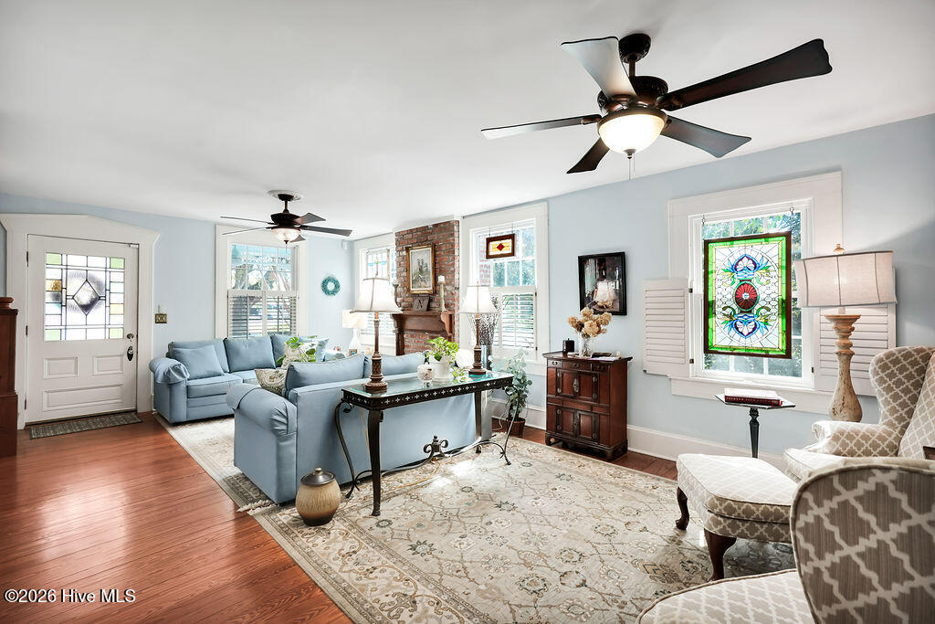 100563749 | Photo 15