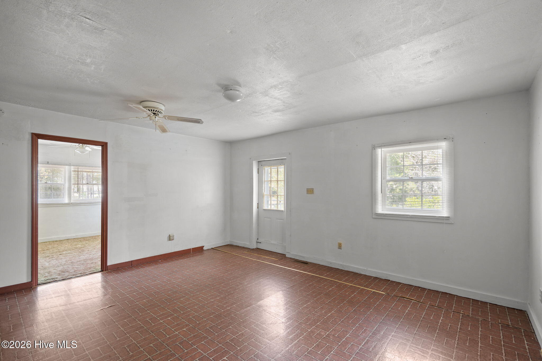 100563221 | Photo 25