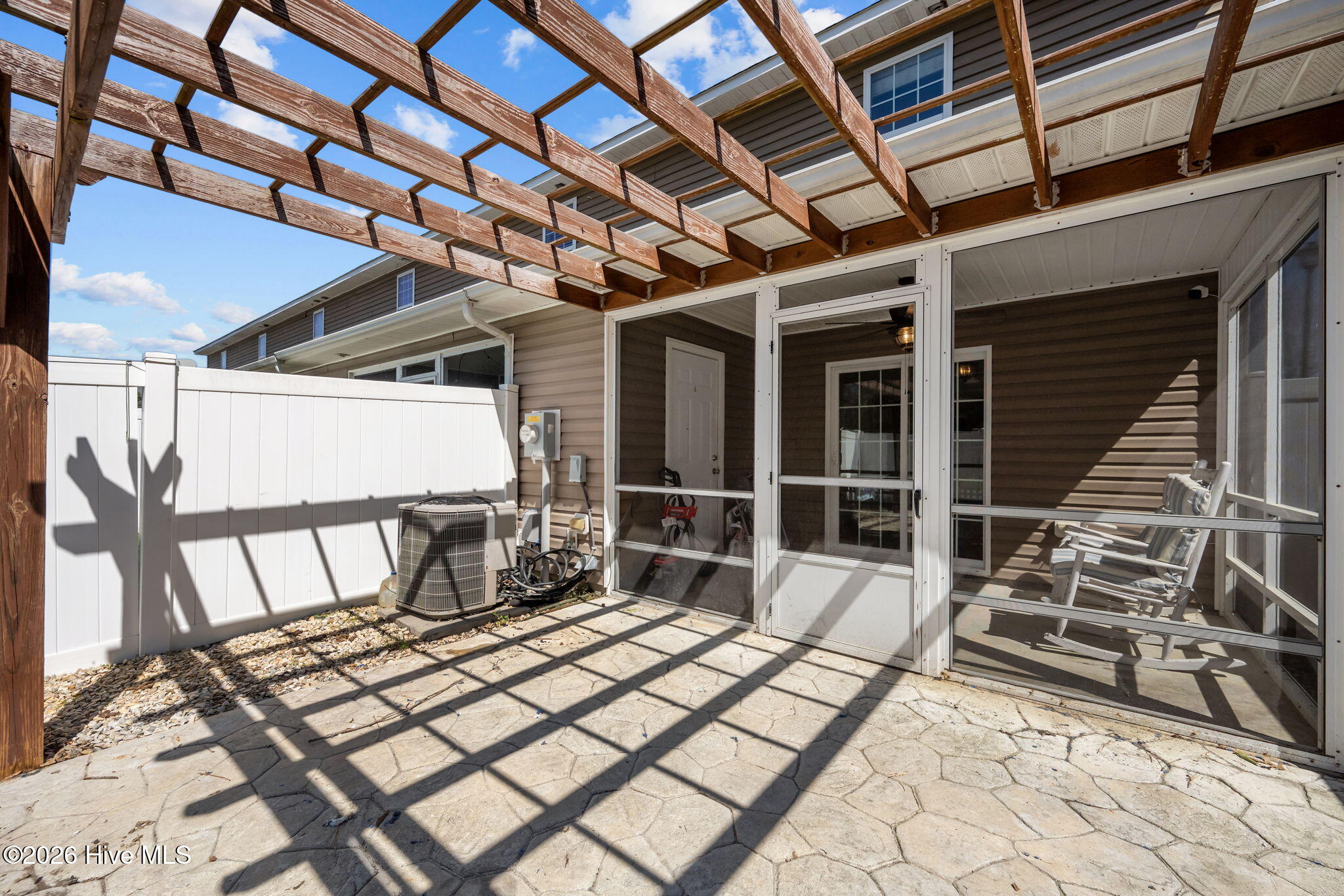 100564313 | Photo 24