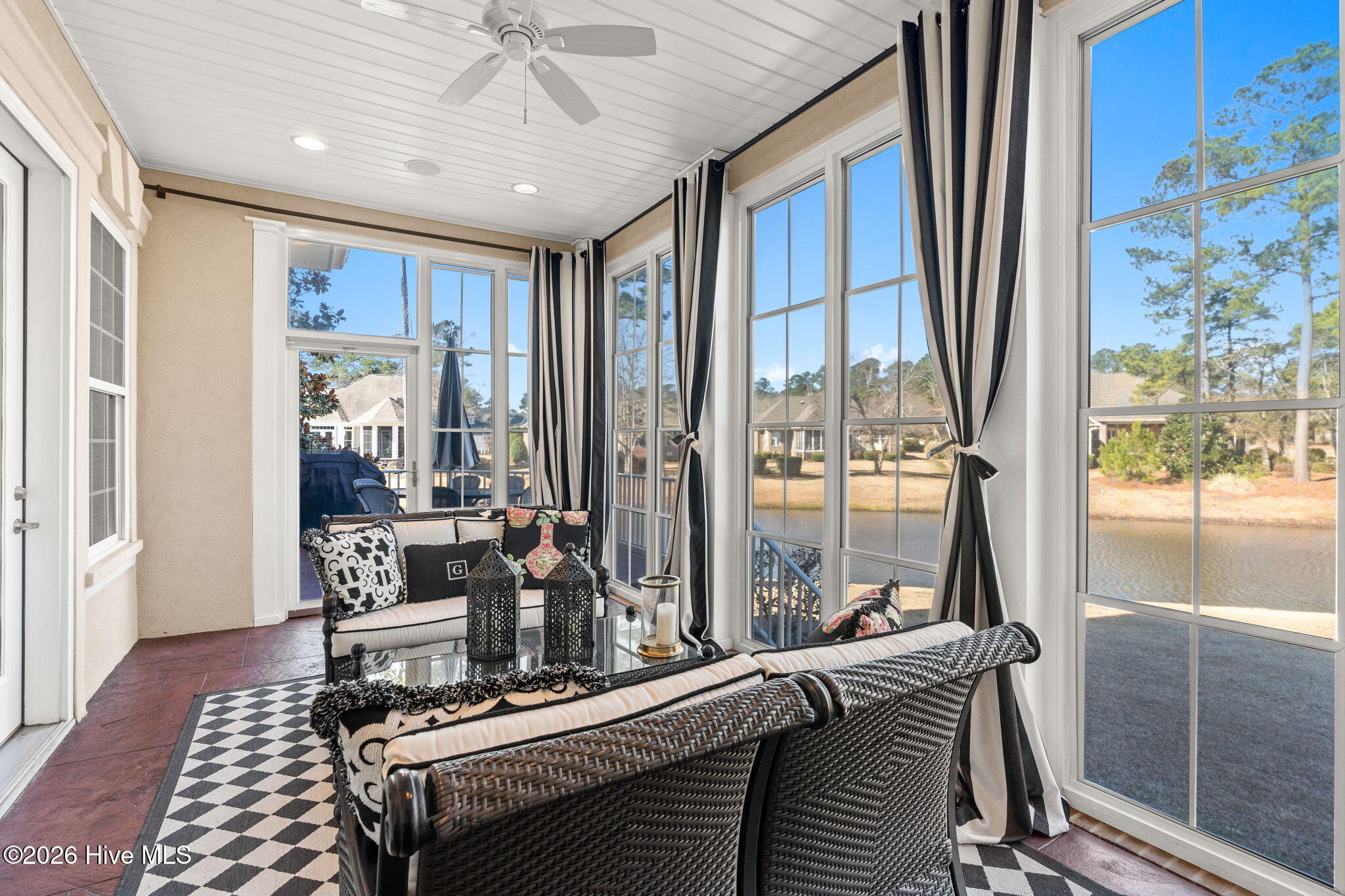 100559683 | Photo 34