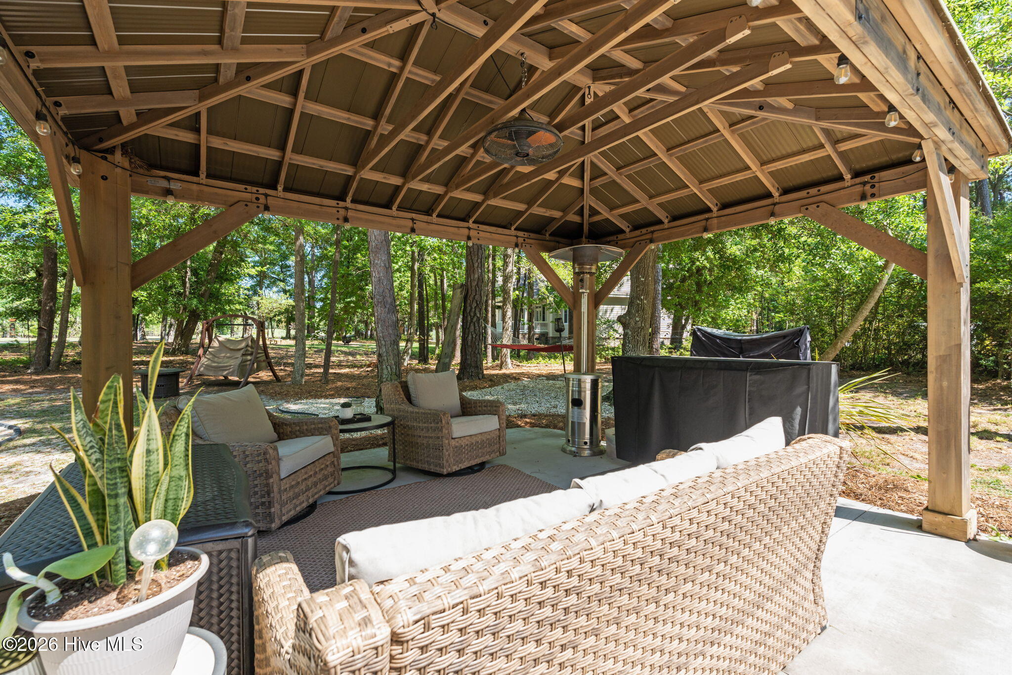 100568987 | Photo 43