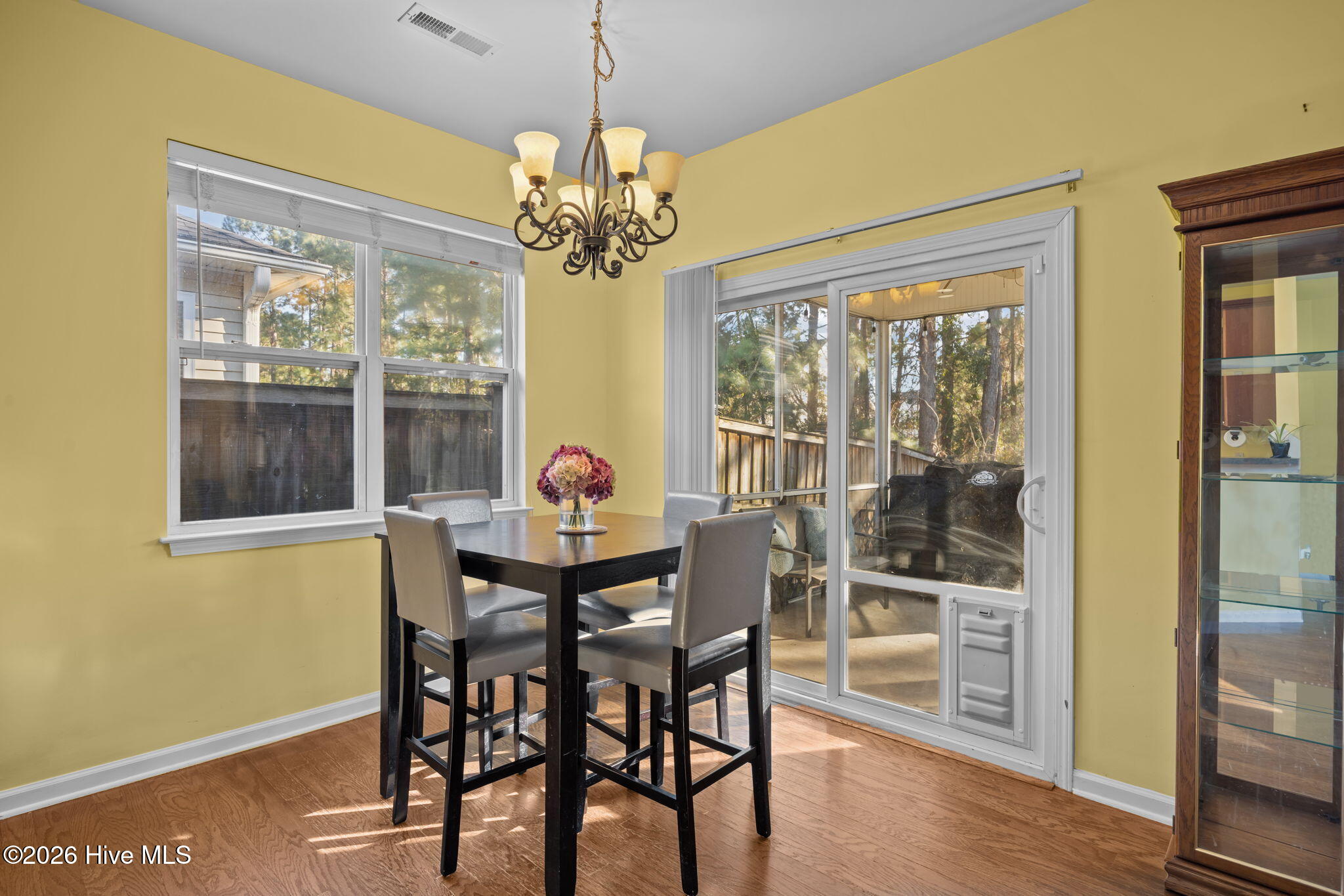 100549606 | Photo 10