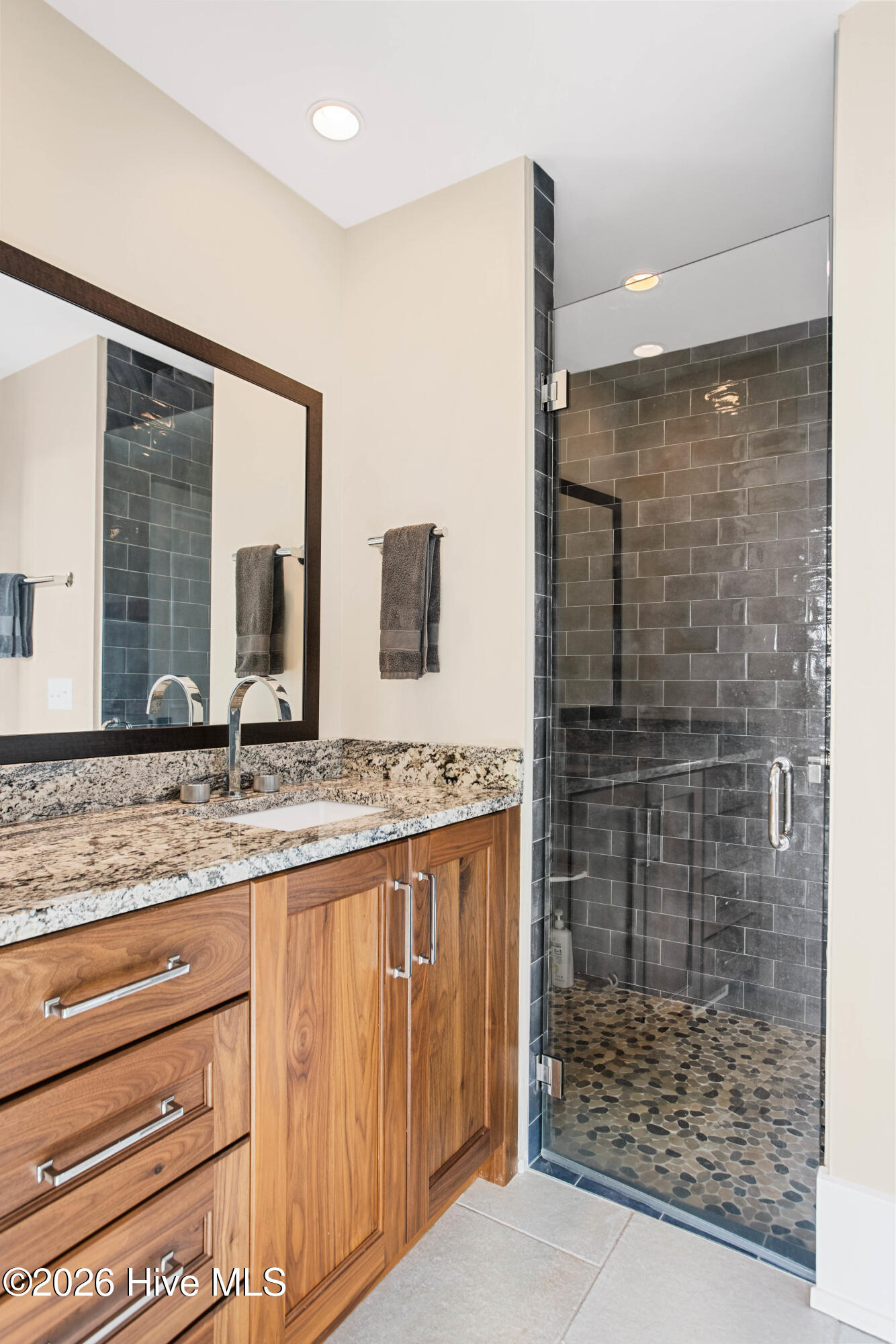 100569964 | Photo 38