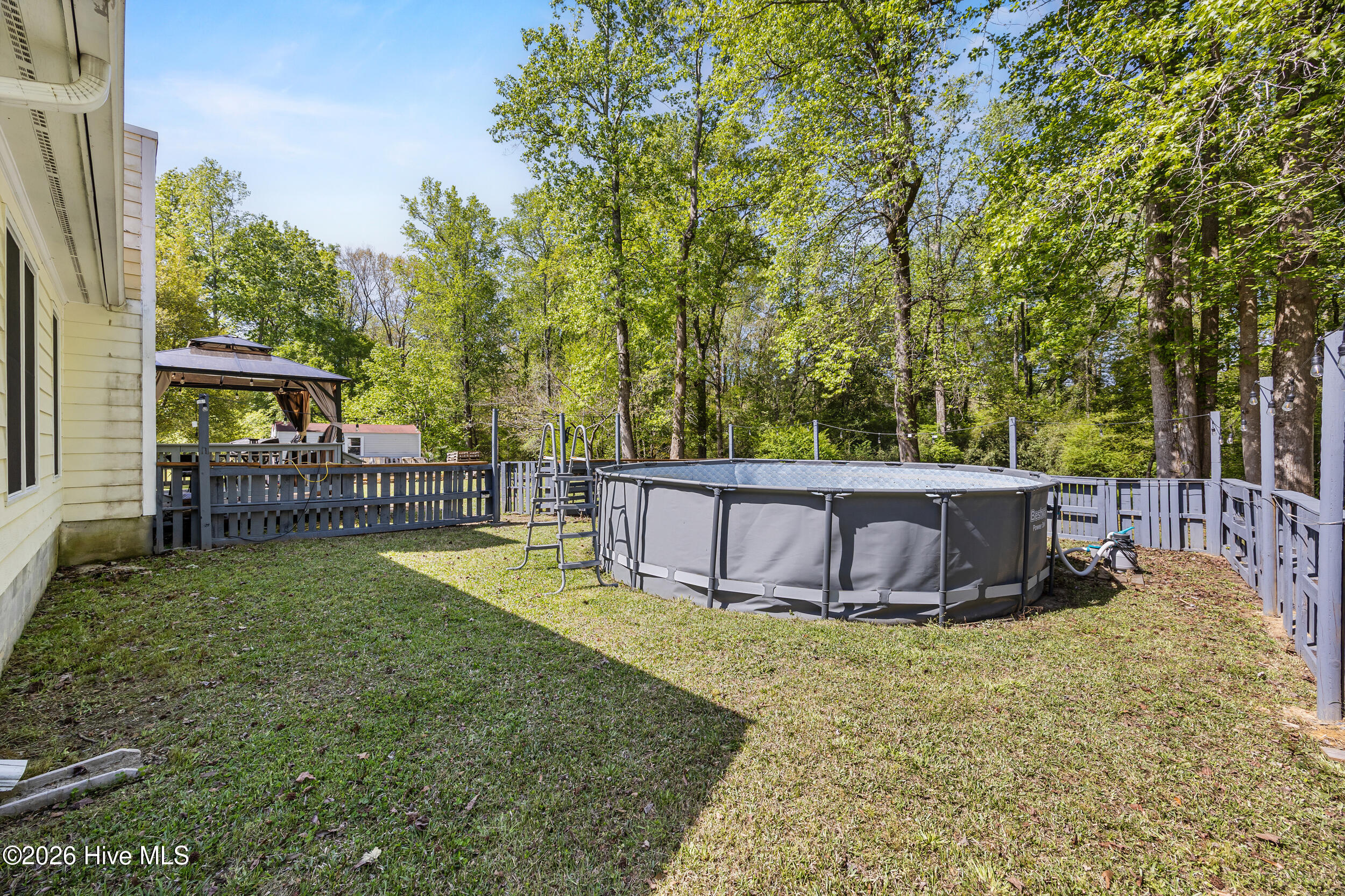 100566789 | Photo 38