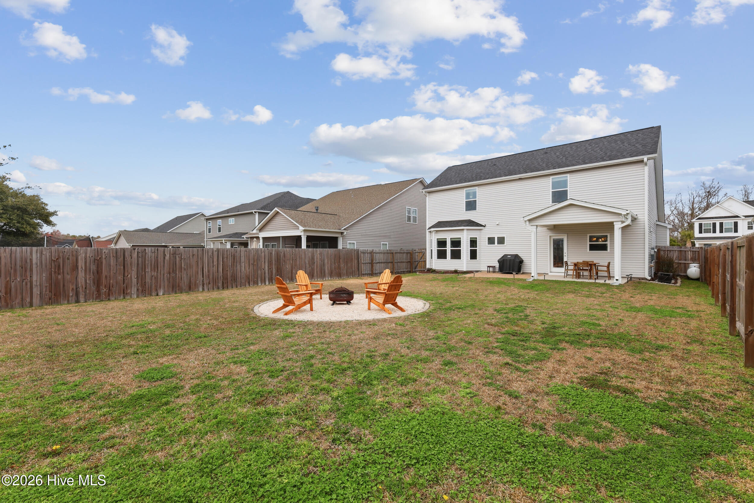 100565855 | Photo 40