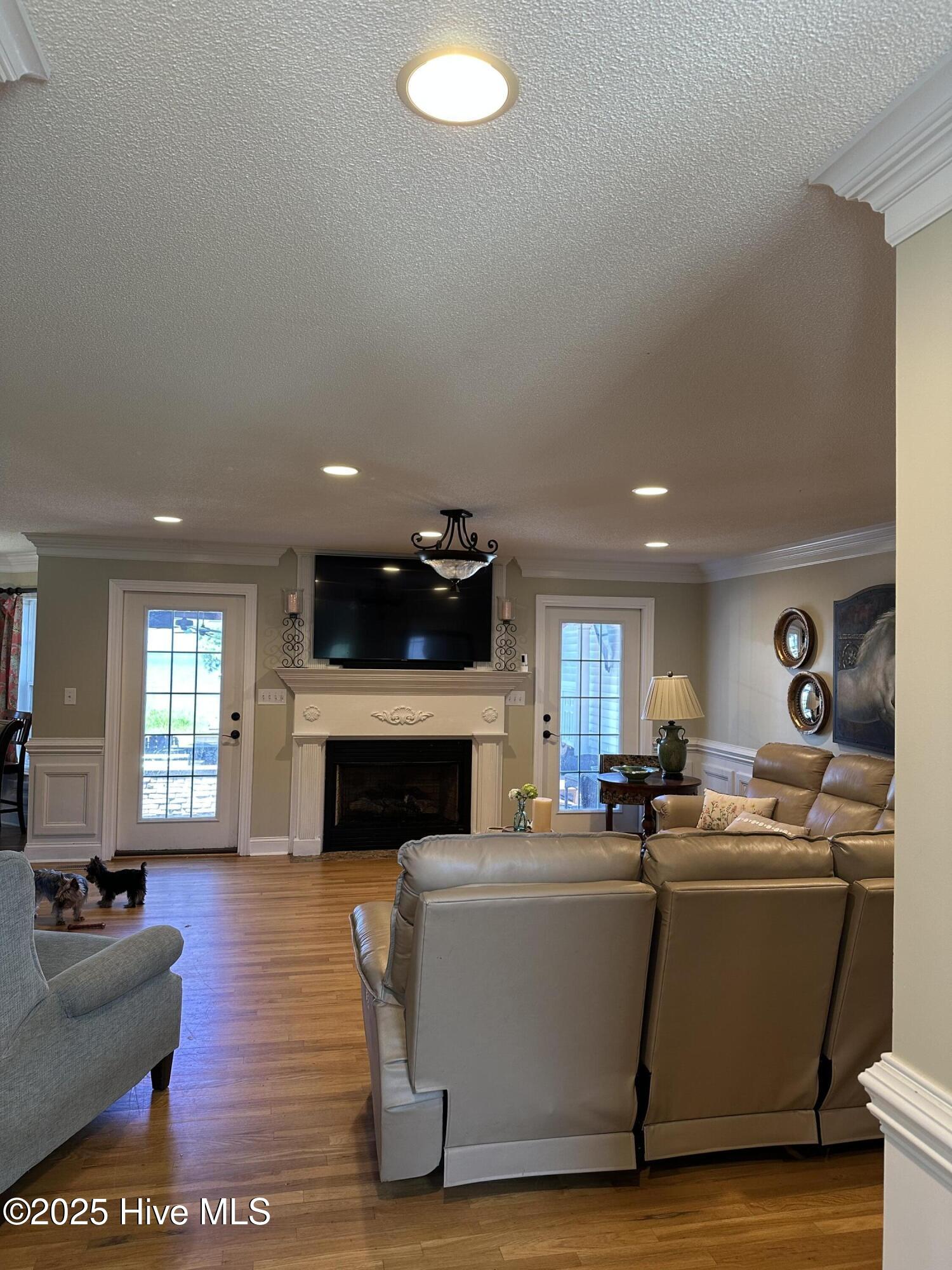 100514130 | Photo 16