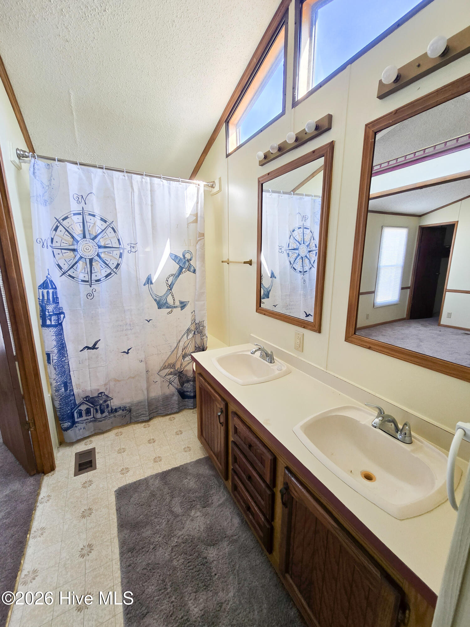 100552287 | Photo 14