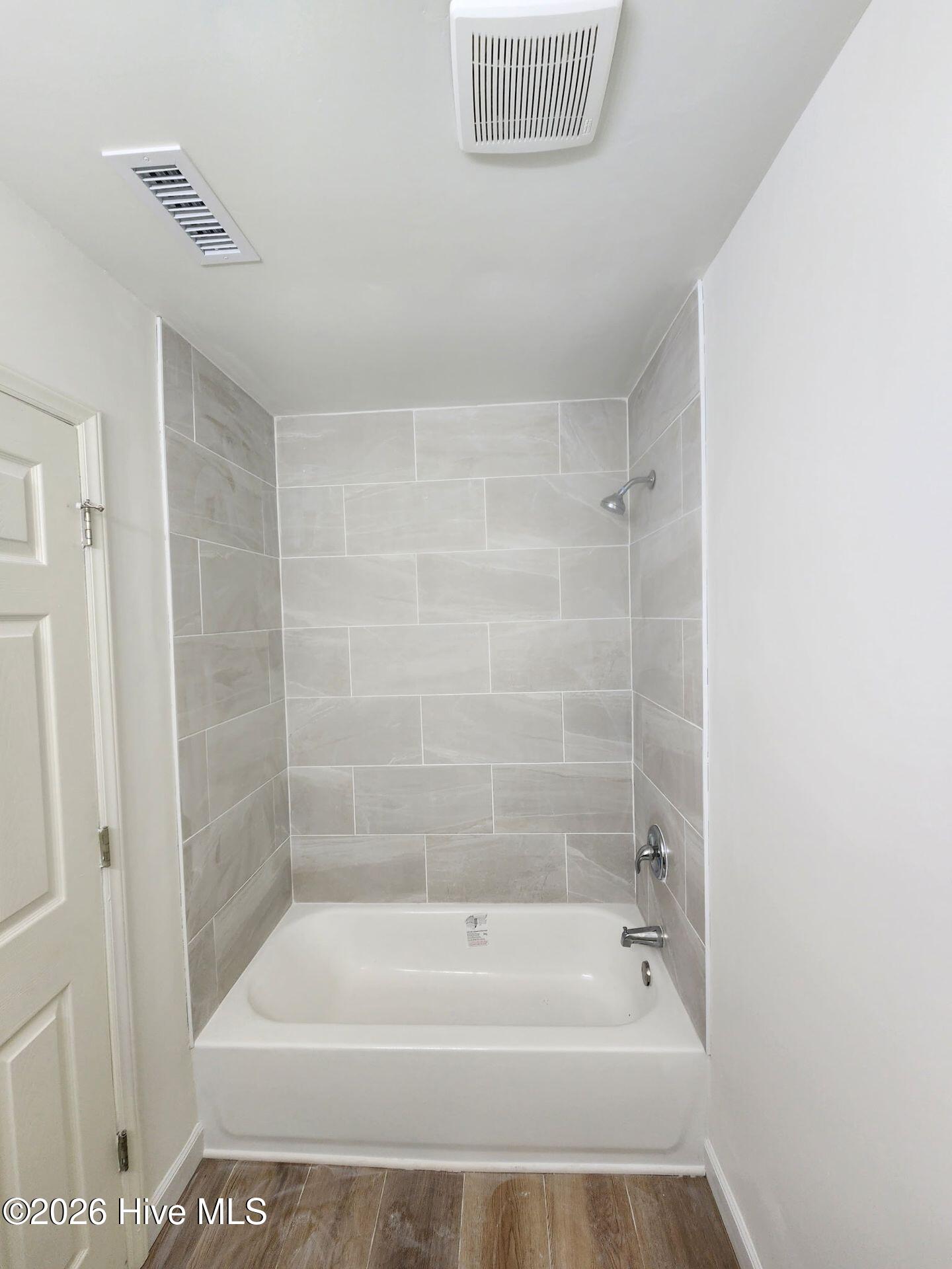 100548360 | Photo 10