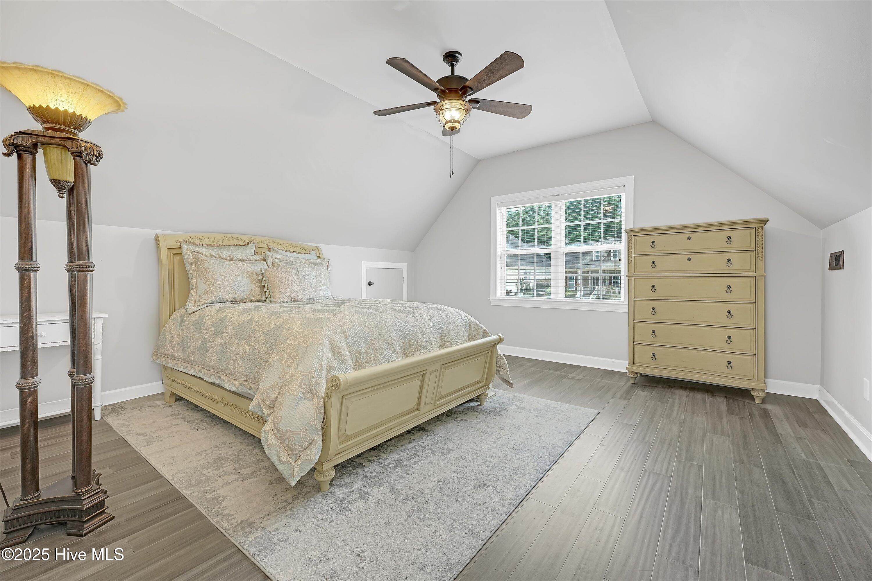 100515294 | Photo 33