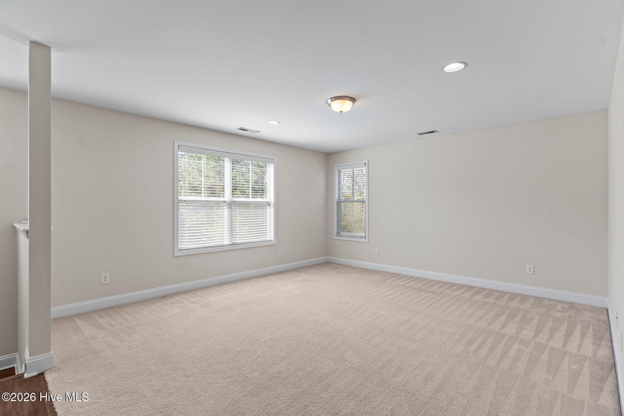 100560294 | Photo 31