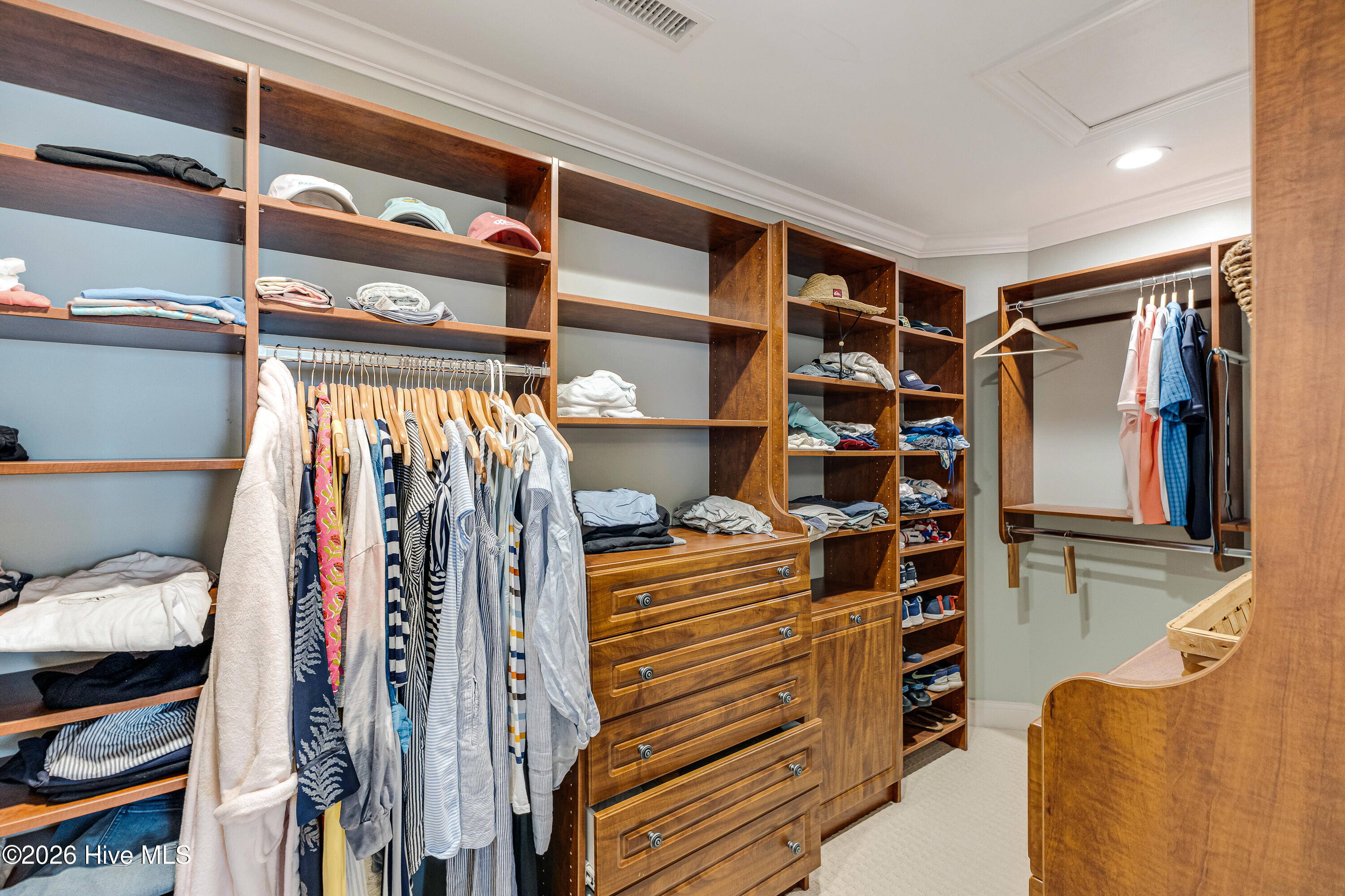 100567897 | Photo 55