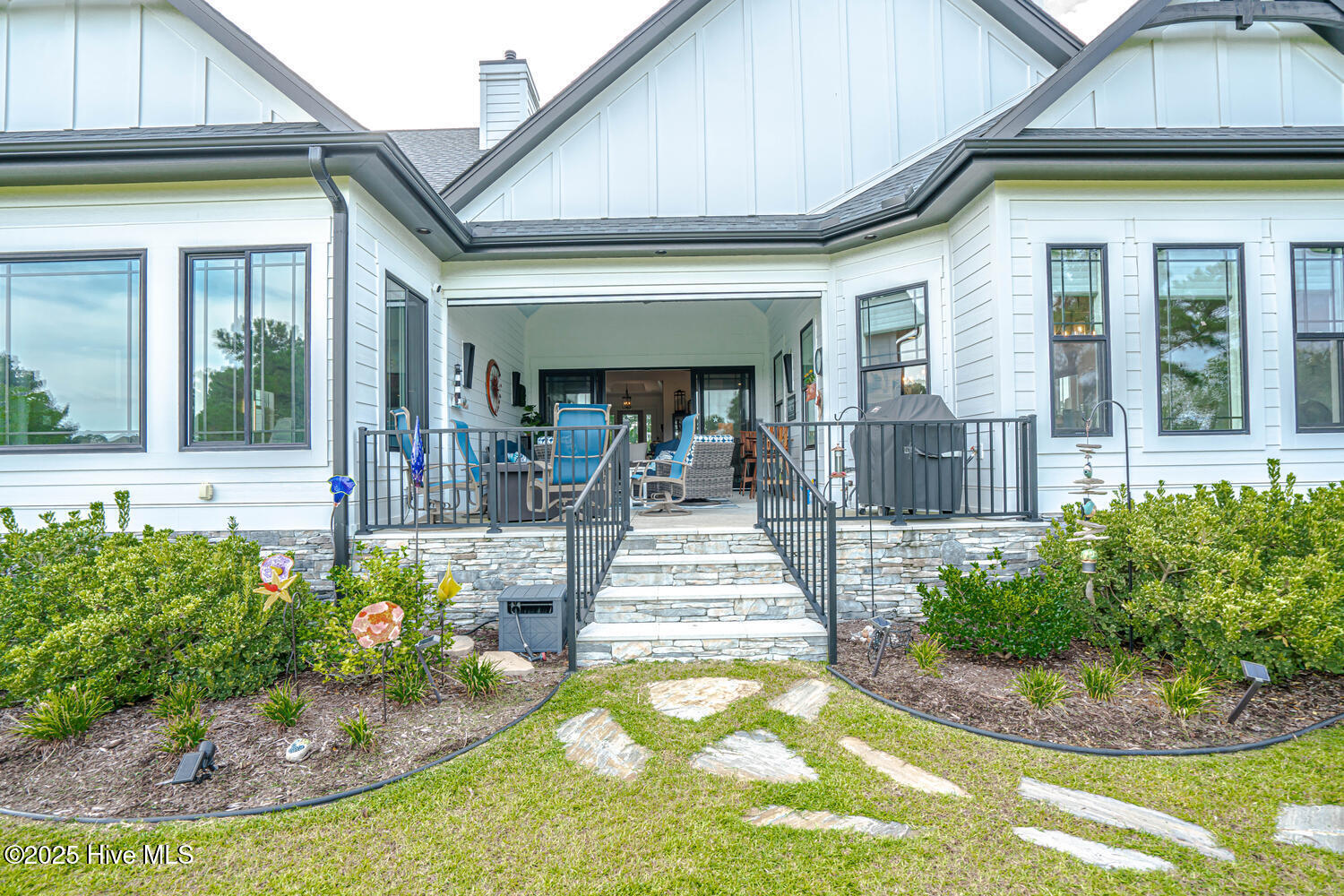 100547698 | Photo 58