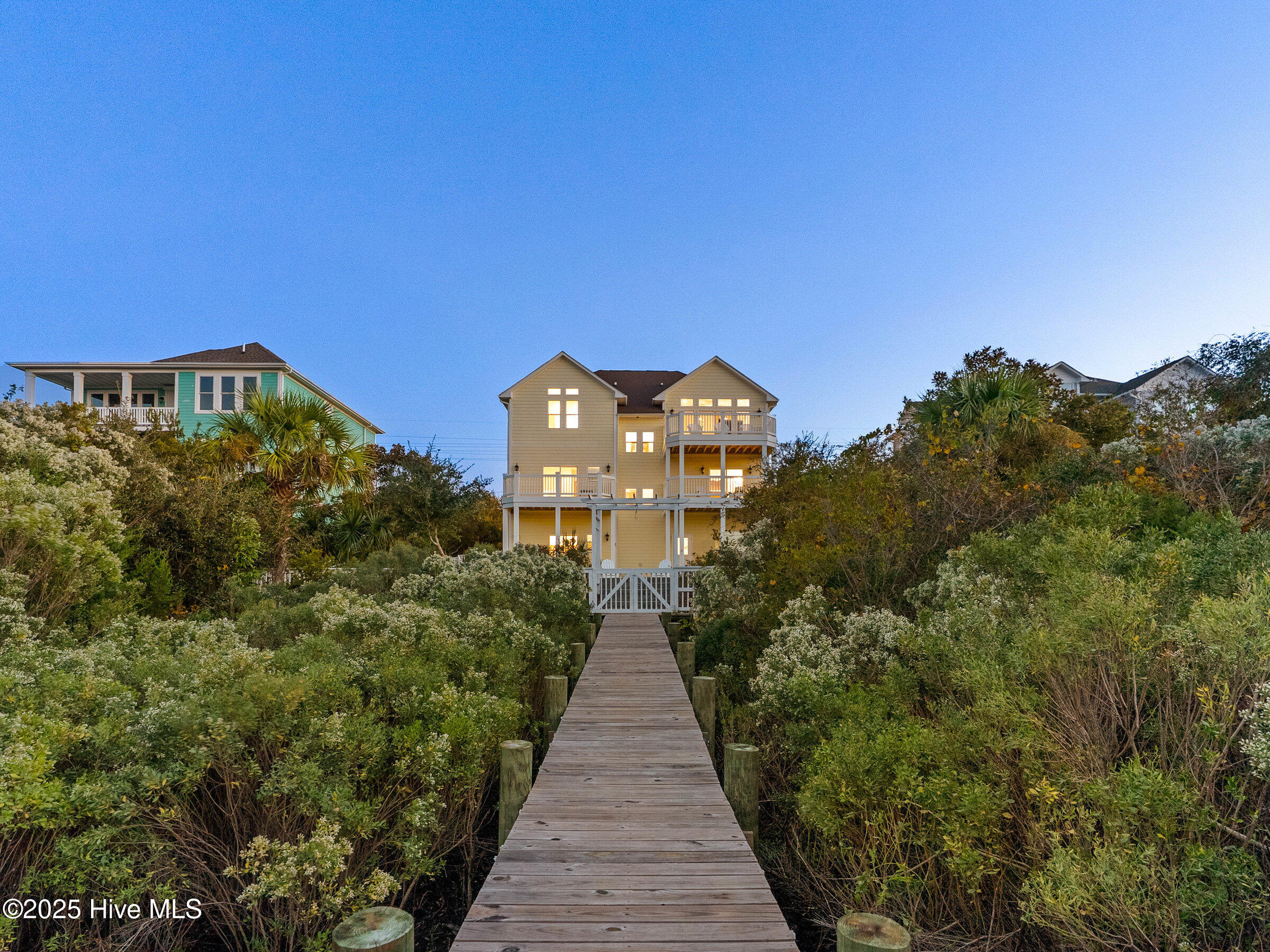 Homes for sale in Emerald Isle, NC | 4202 Emerald Dr, Emerald Isle, NC 28594 | MLS# 100536022