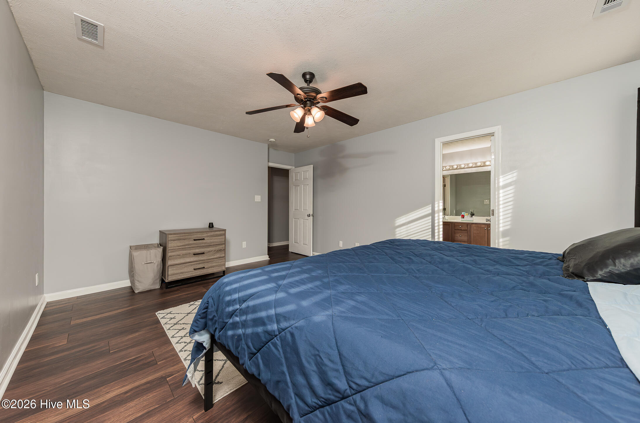 100561877 | Photo 20