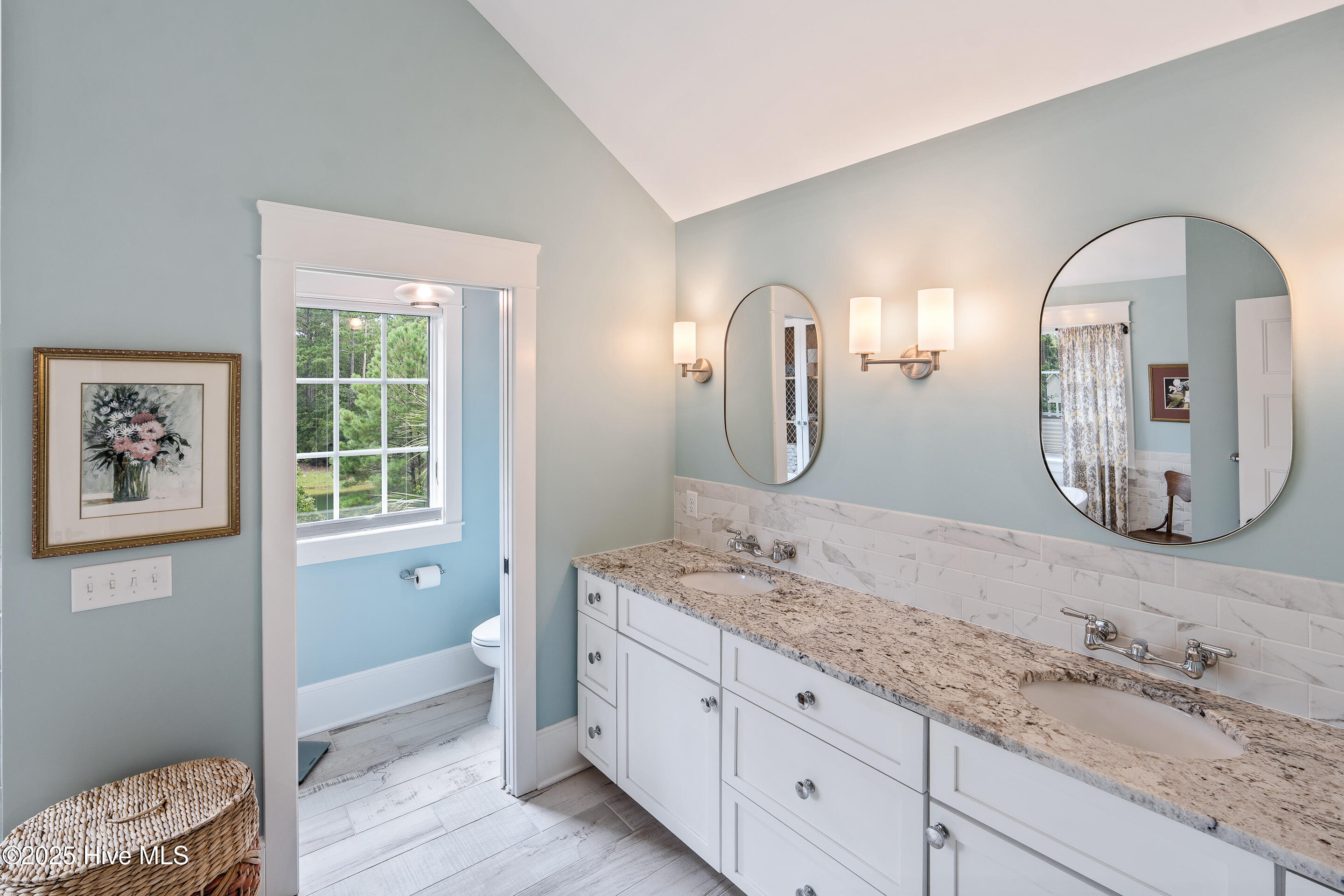 100522220 | Photo 50