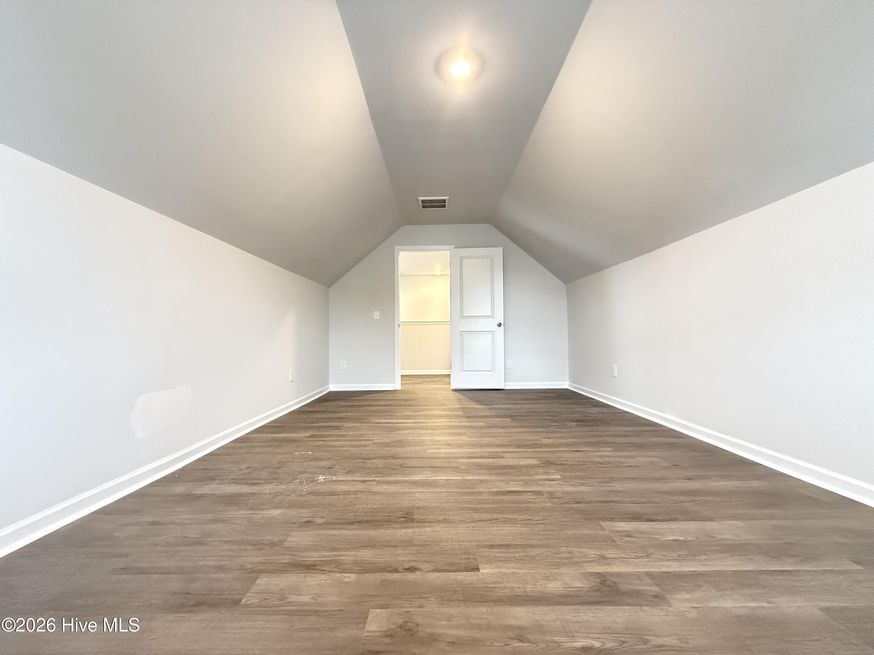 100525902 | Photo 18