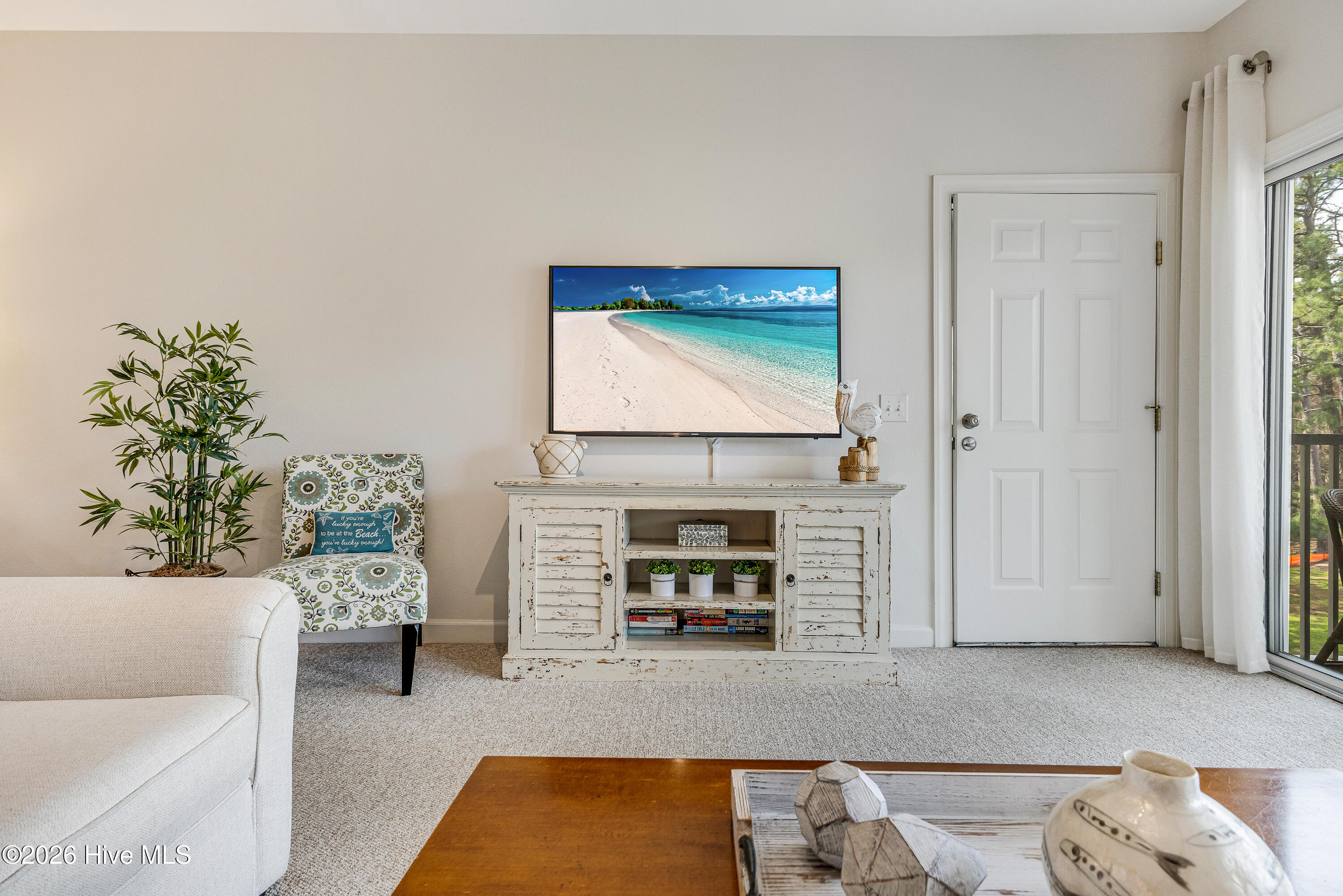 100561043 | Photo 18