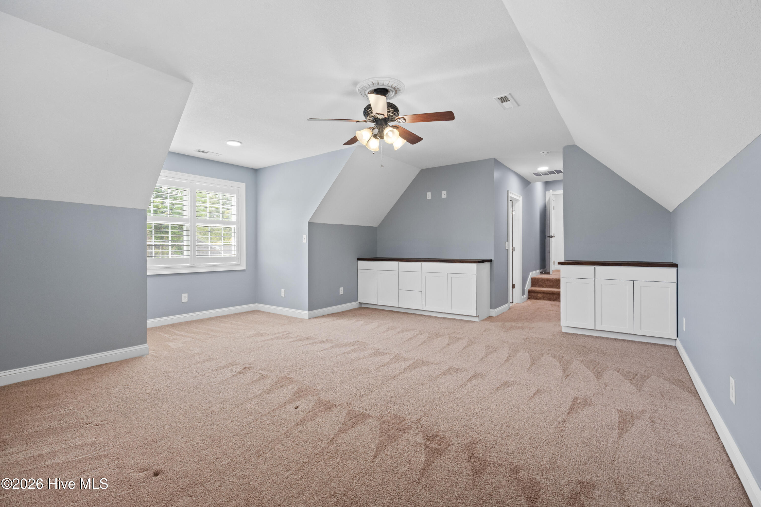 100565289 | Photo 59