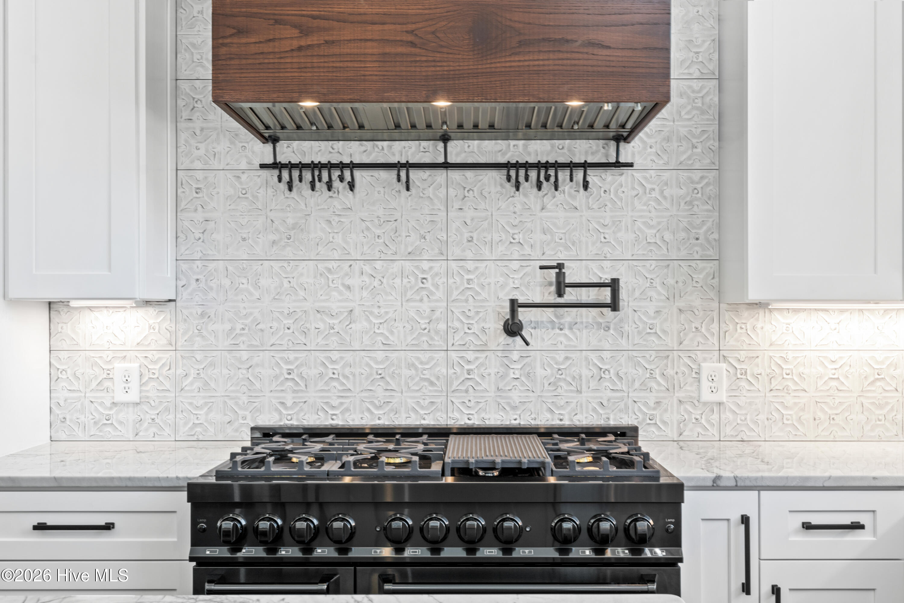 100554419 | Photo 26