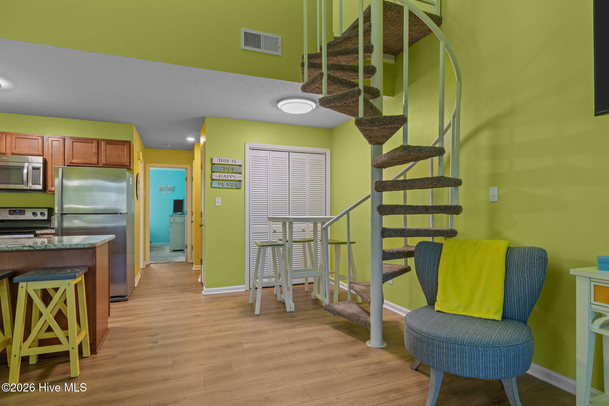 100550308 | Photo 23