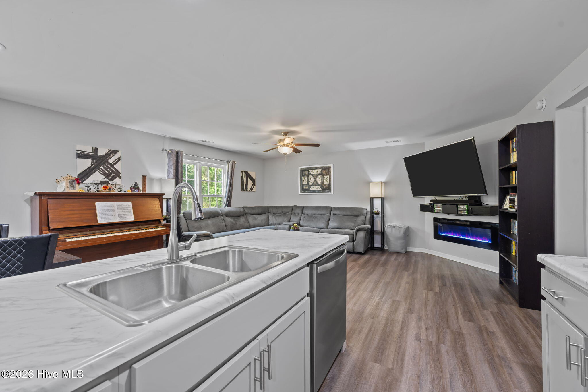 100567197 | Photo 15