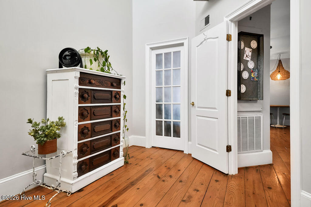 100556330 | Photo 21