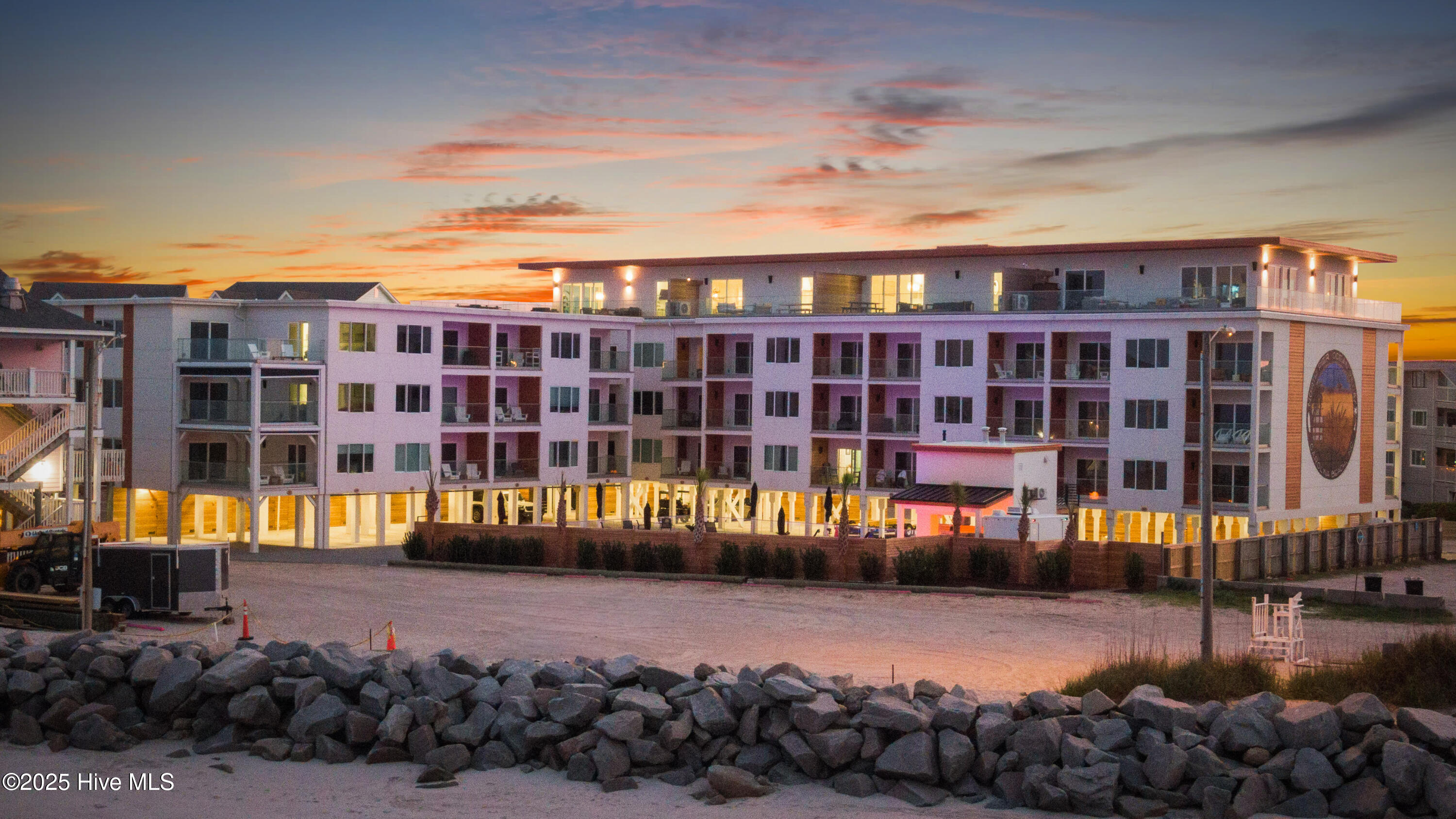 100523205 | Photo 59