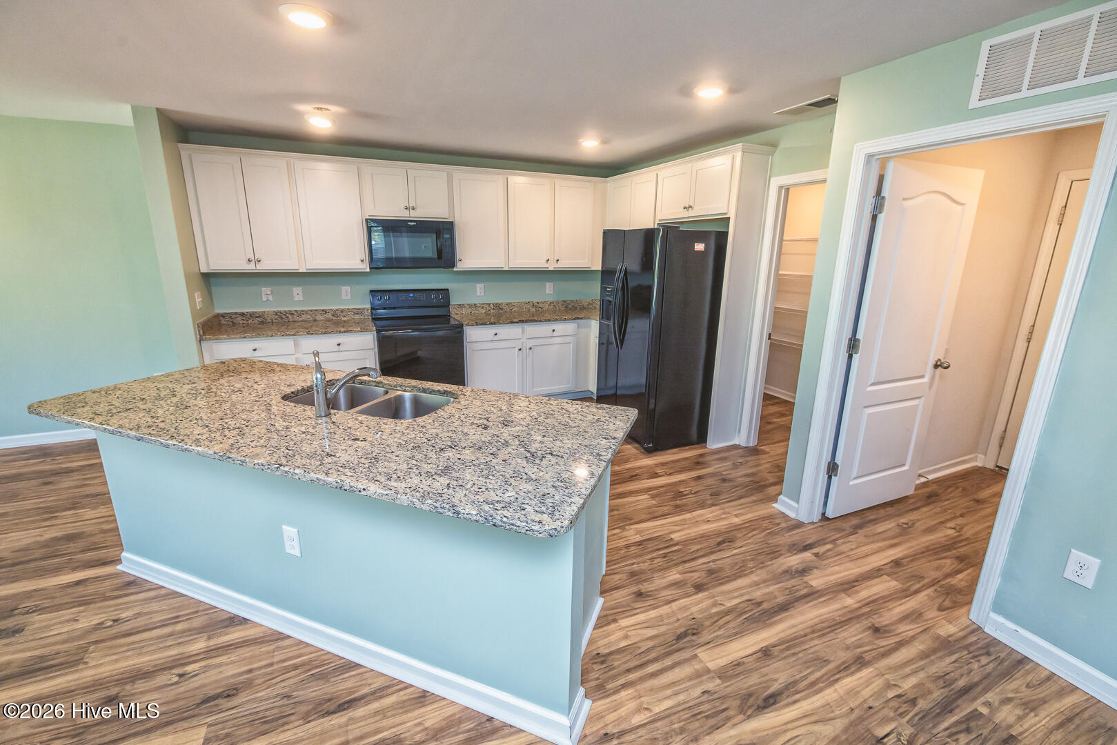 100558342 | Photo 56