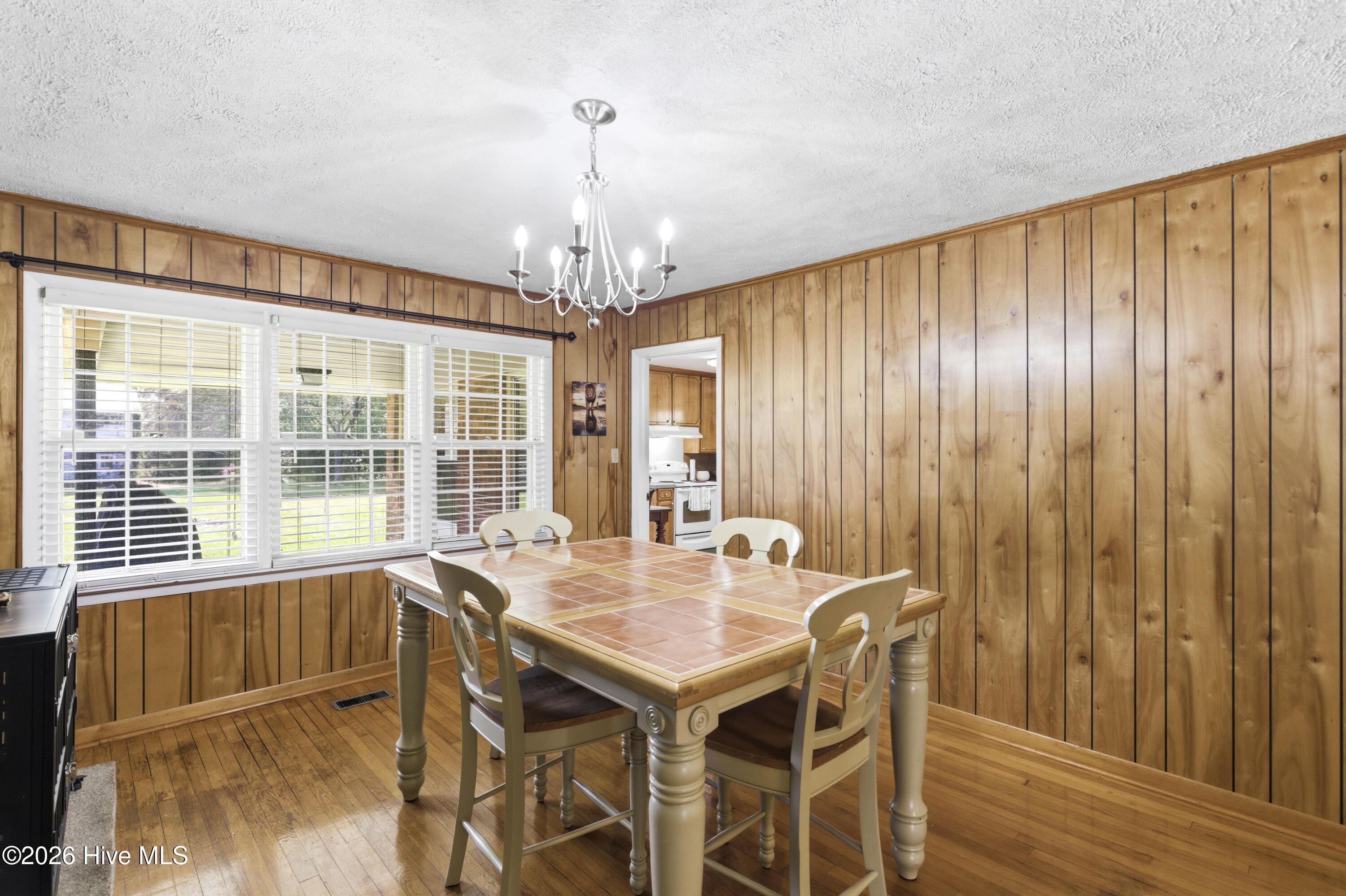 100561797 | Photo 36