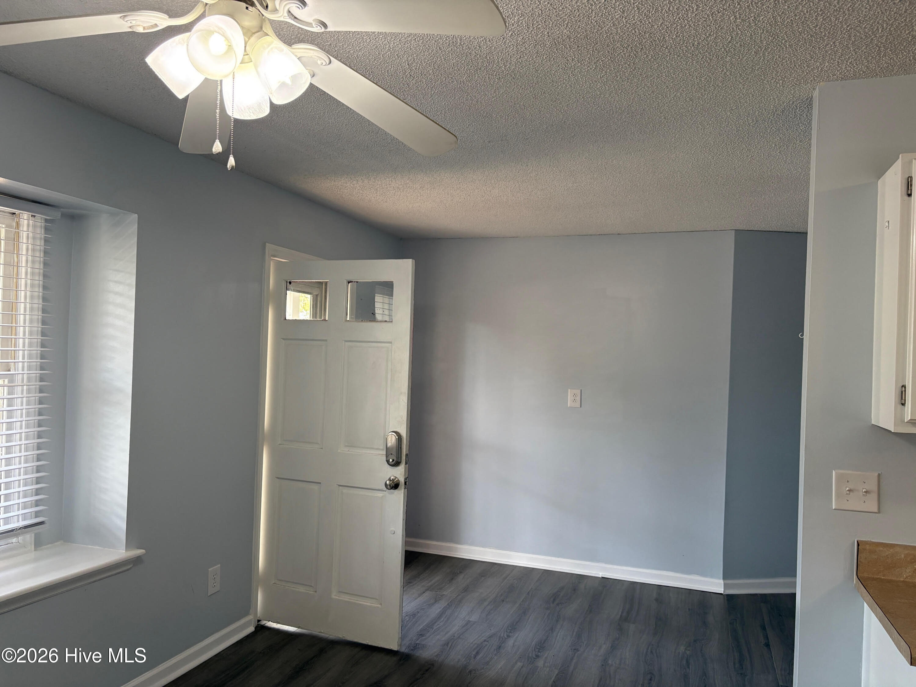 100557287 | Photo 22