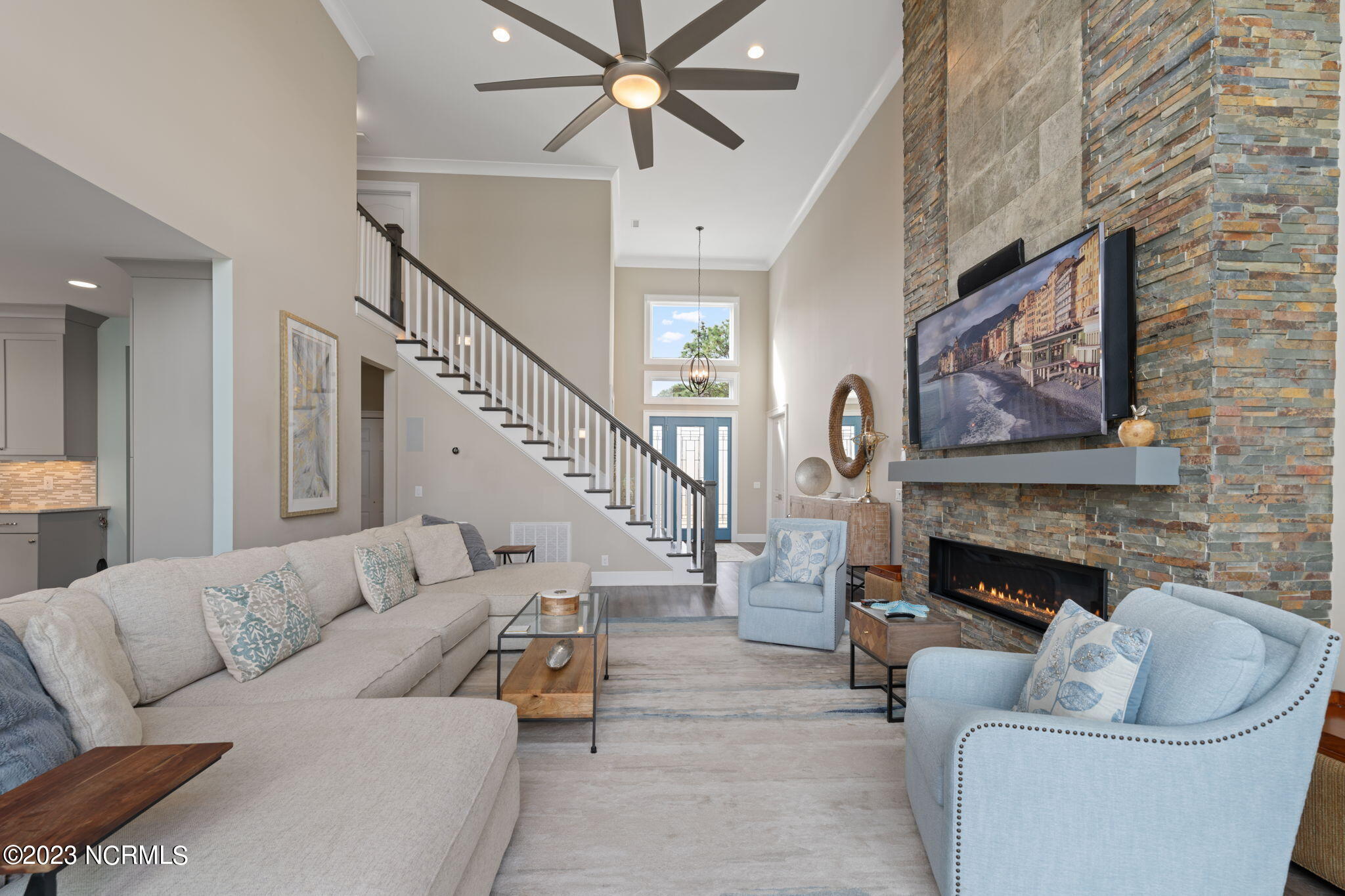 100568274 | Photo 31