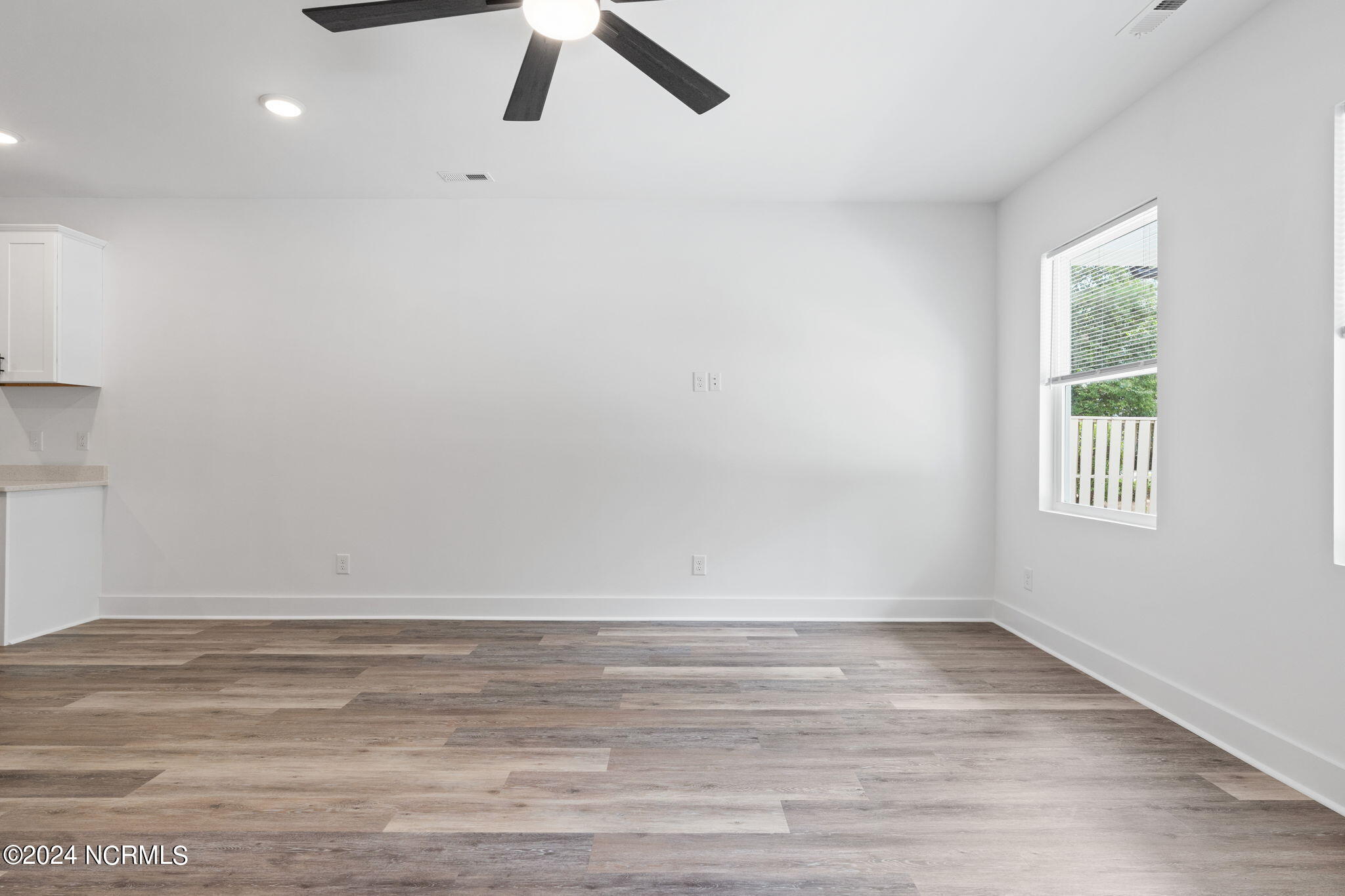 100558274 | Photo 17