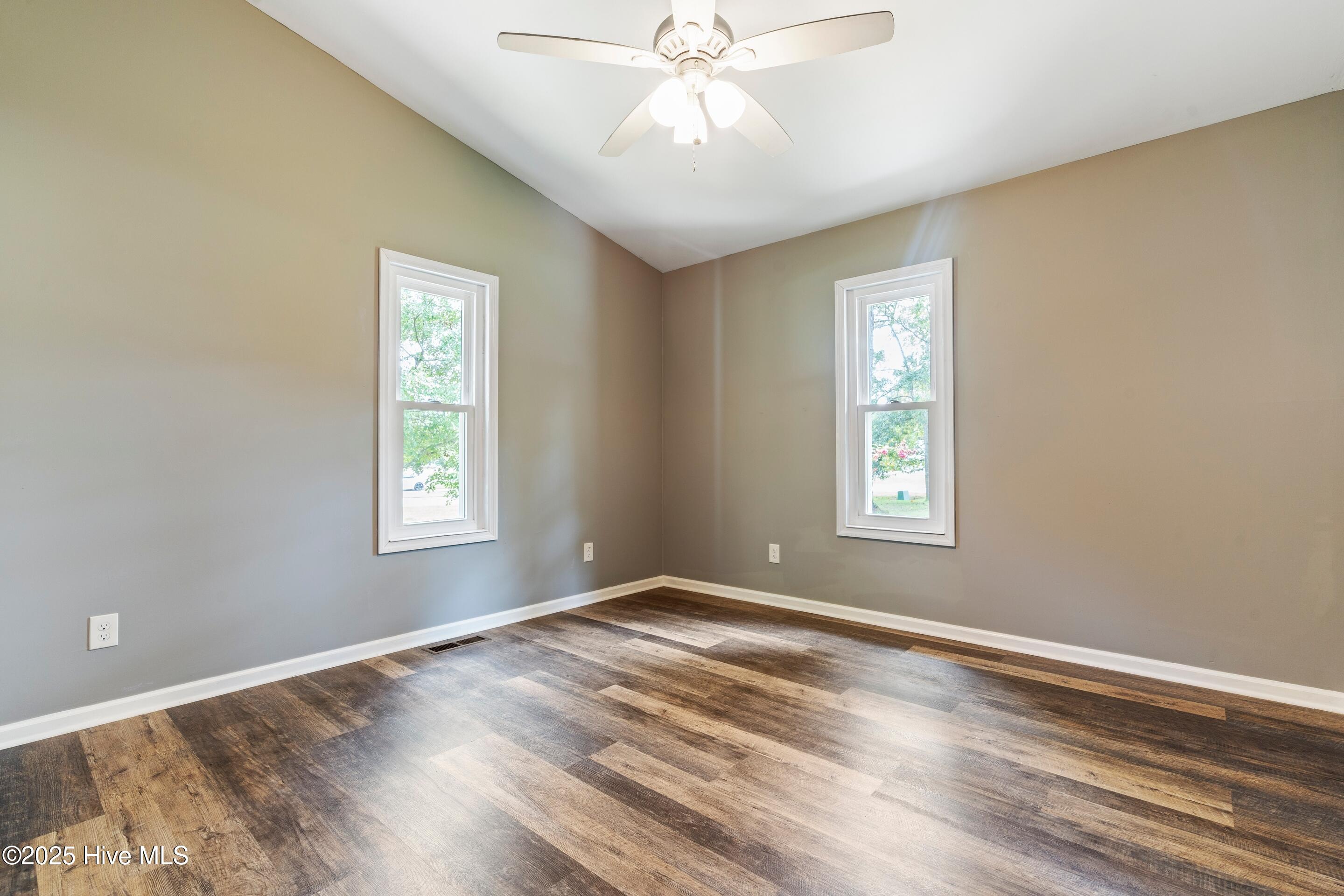 100527267 | Photo 29