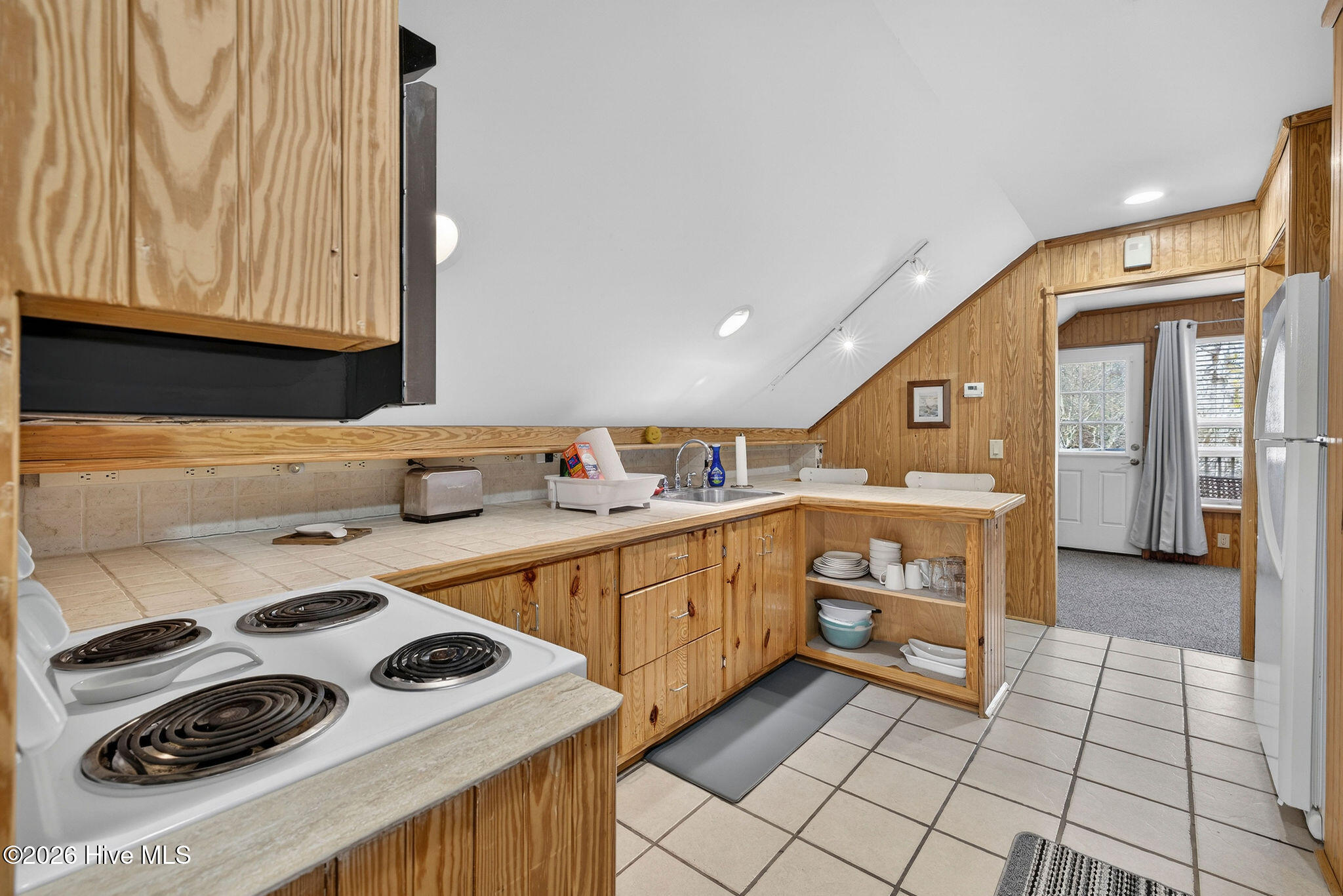 100542936 | Photo 62