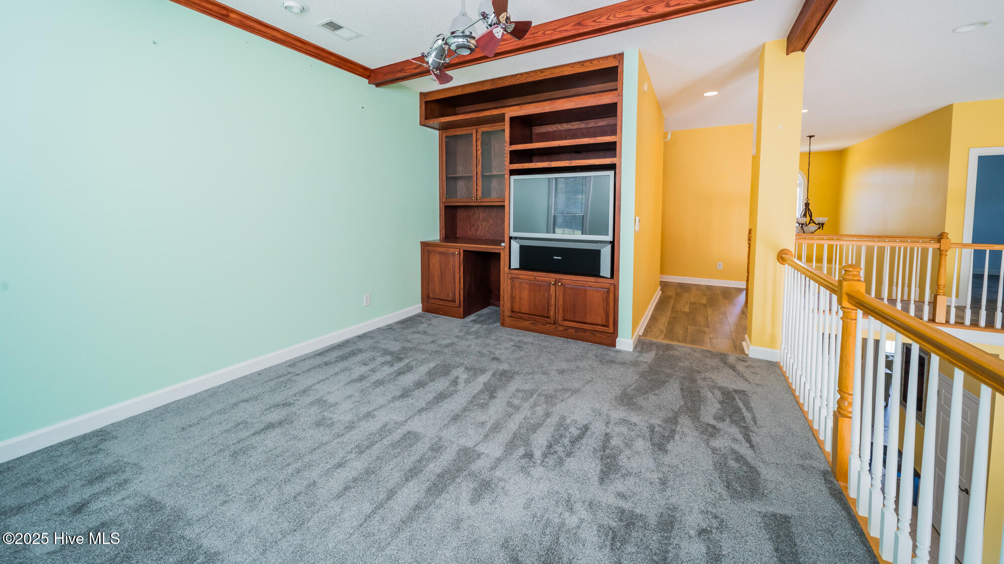 100516325 | Photo 30