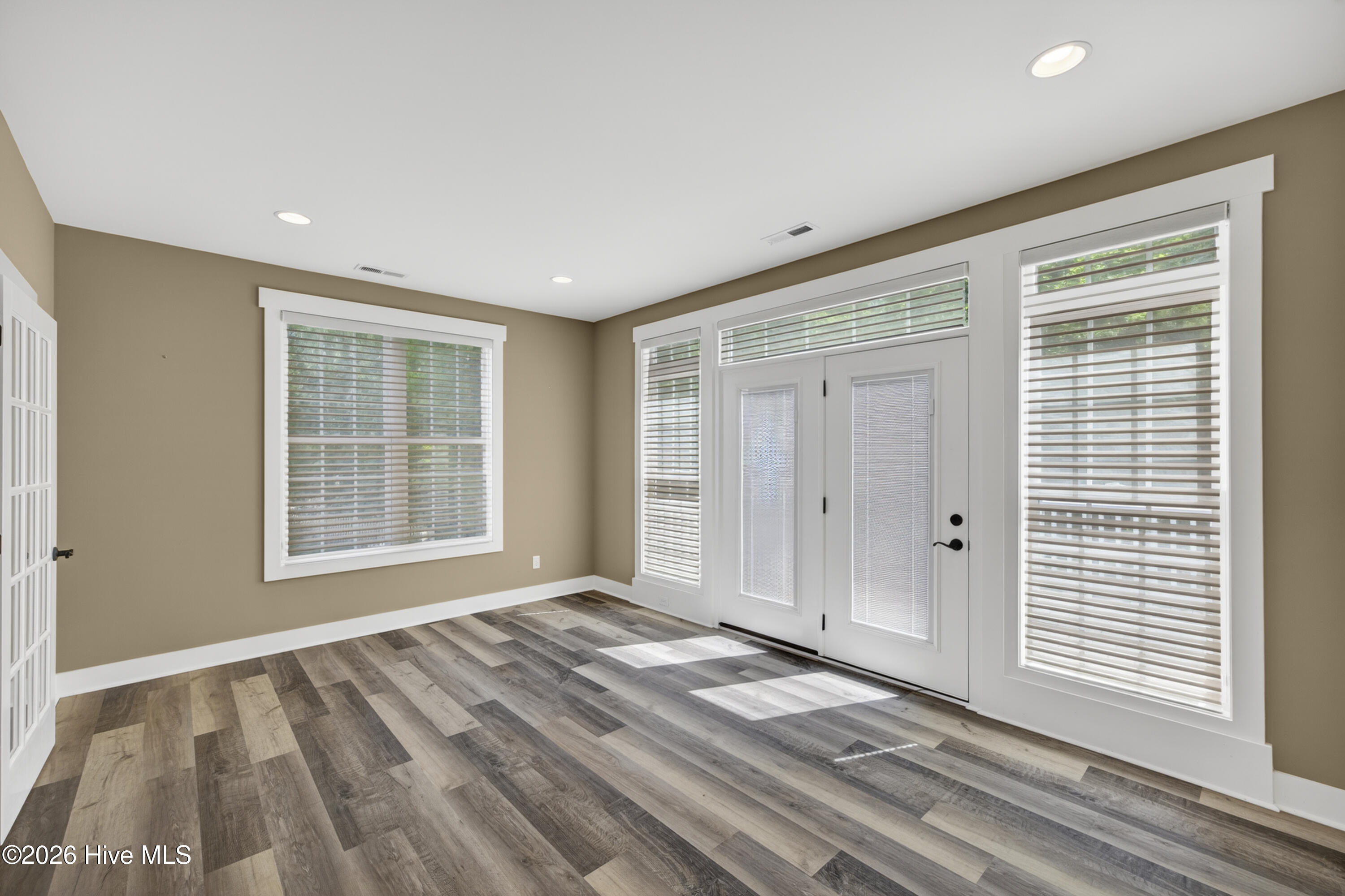 100569496 | Photo 14