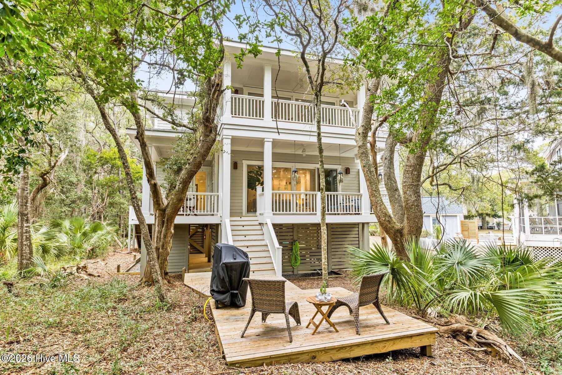 100554015 | Photo 51