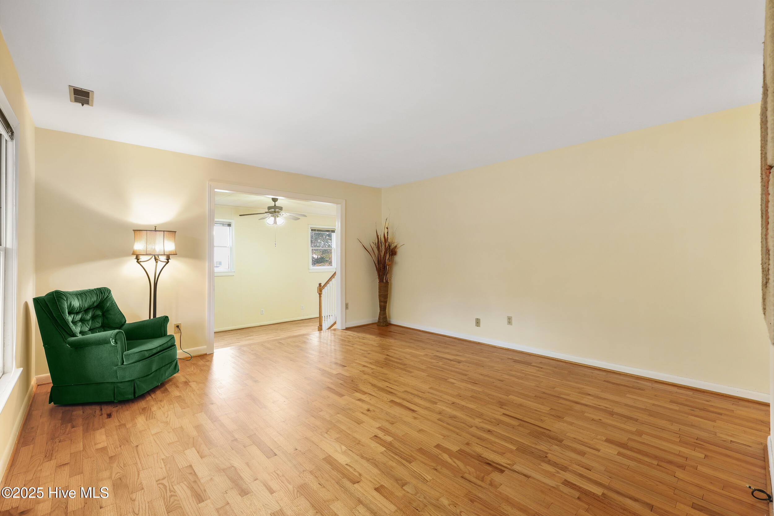 100533068 | Photo 12