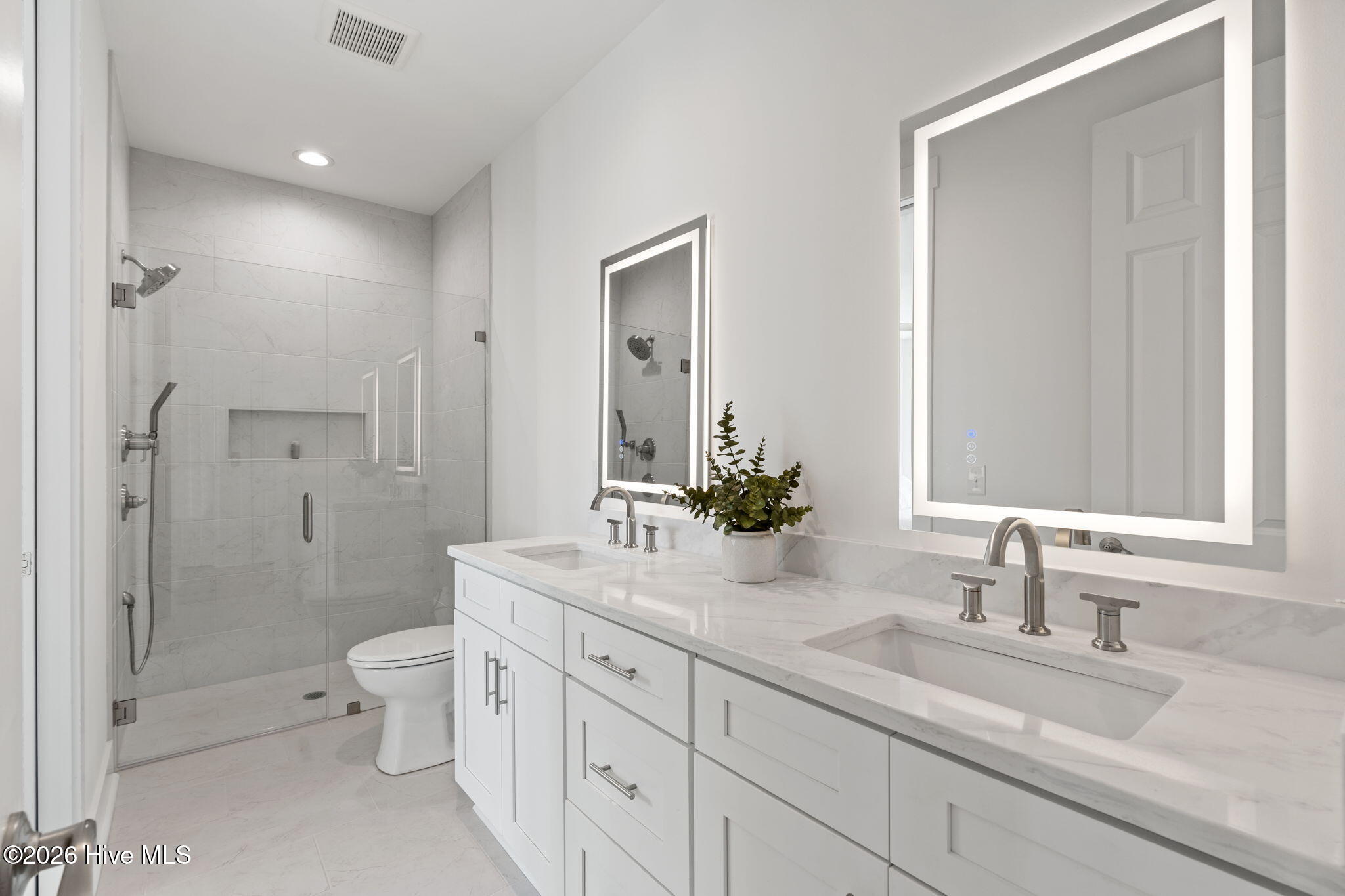 100554588 | Photo 32