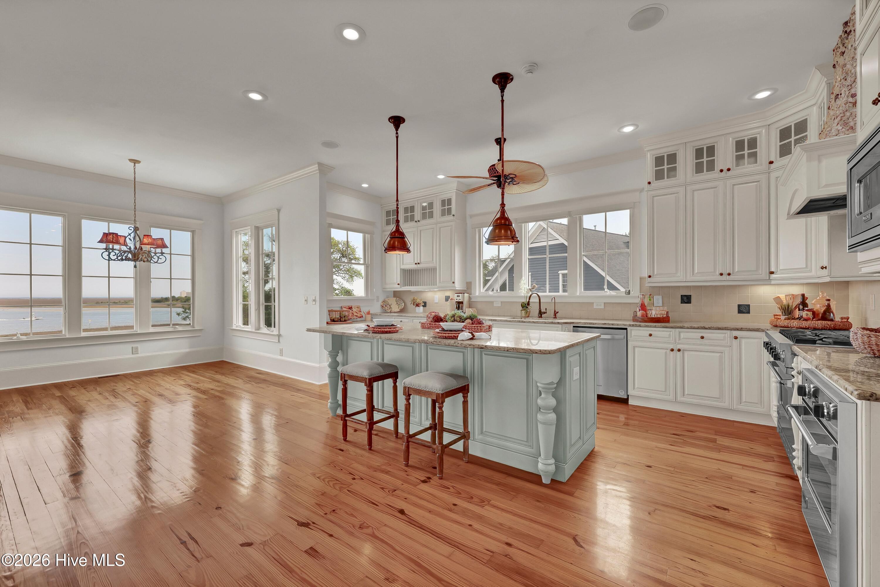 100569484 | Photo 24